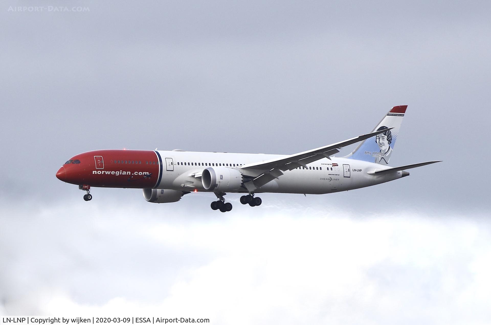 LN-LNP, 2017 Boeing 787-9 Dreamliner C/N 63310, RWY 26