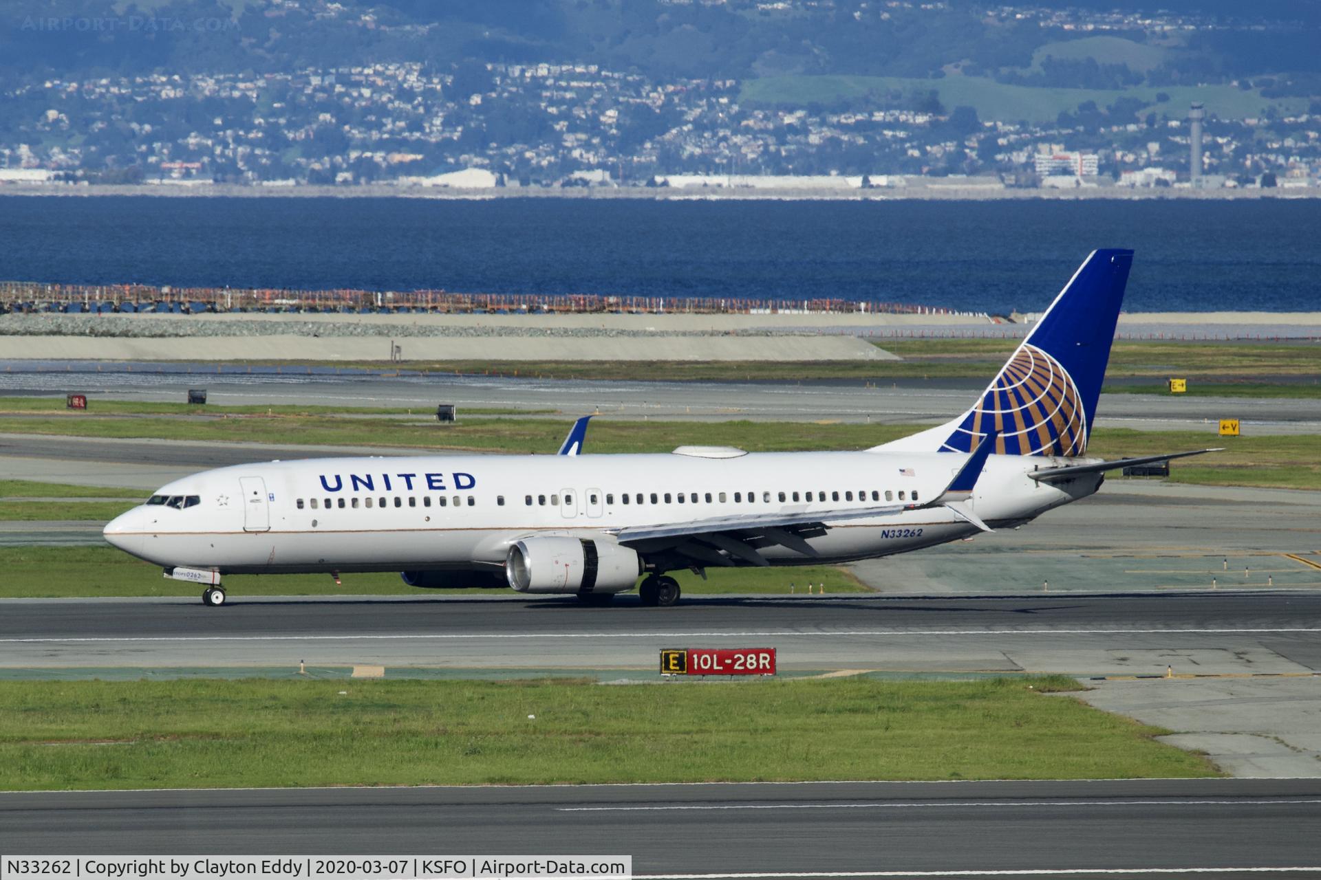 N33262, 2001 Boeing 737-824 C/N 32402, Sky Terrace SFO 2020.