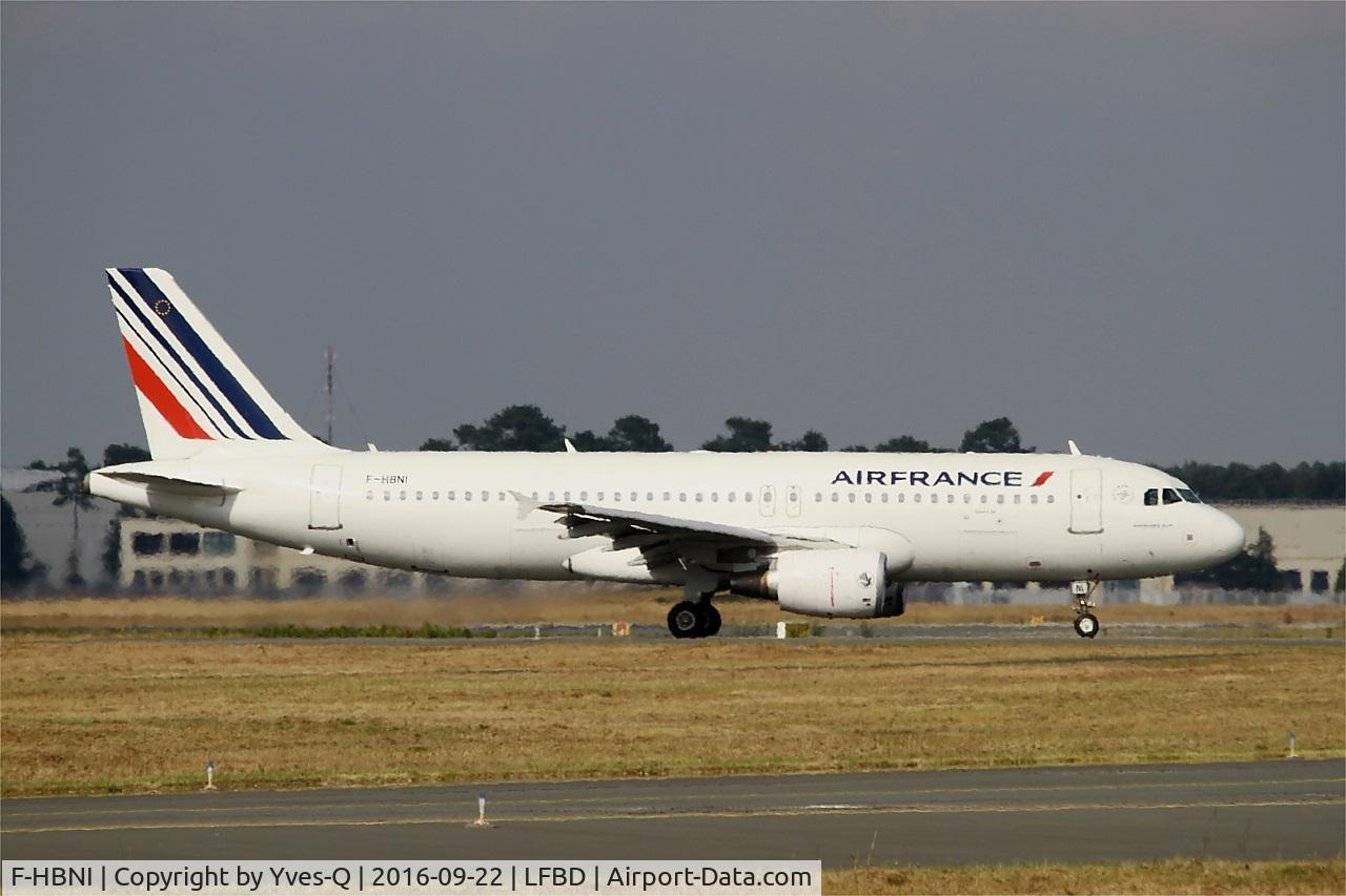 F-HBNI, 2011 Airbus A320-214 C/N 4820, Airbus A320-214, Taxiing to boarding ramp, Bordeaux Mérignac airport (LFBD-BOD)