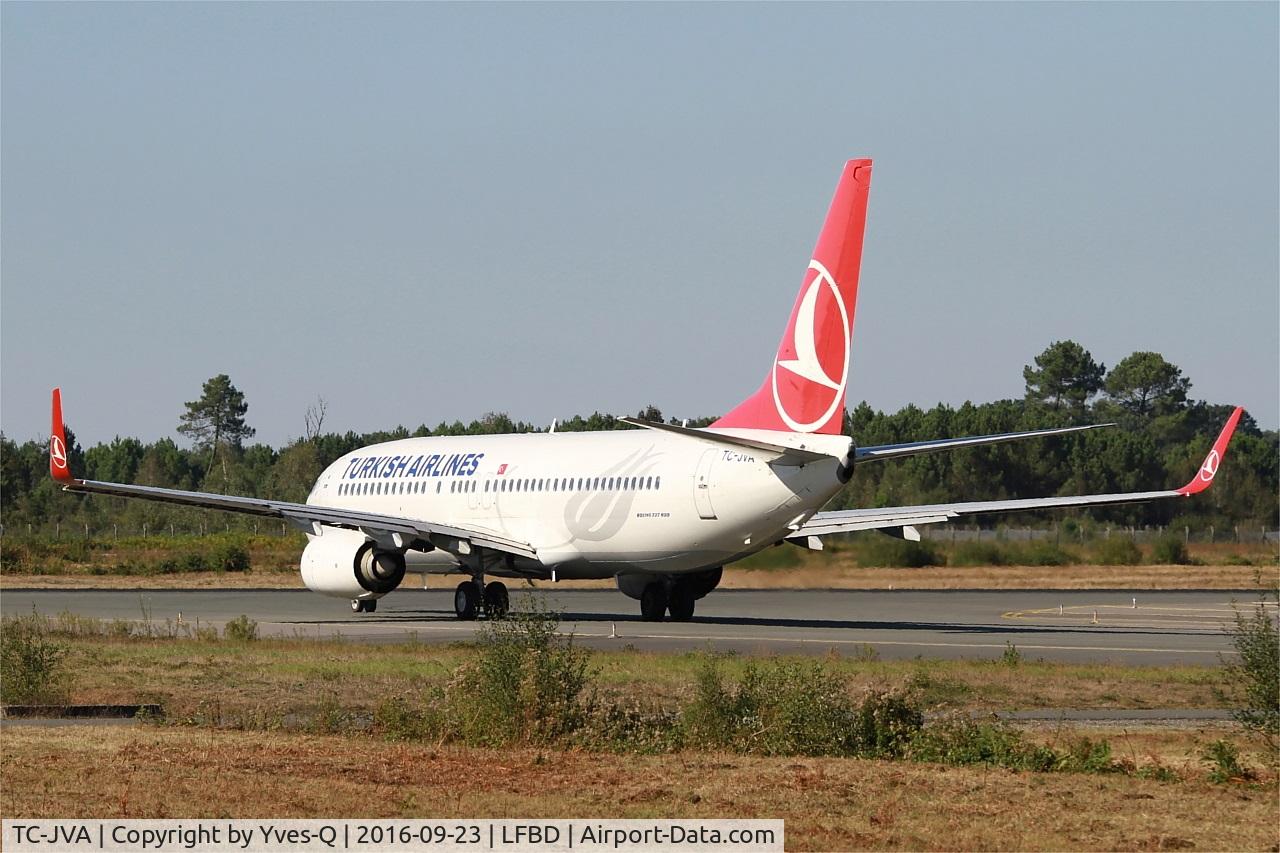 TC-JVA, 2014 Boeing 737-8F2 C/N 40988, Boeing 737-8F2, Lining up rwy 05, Bordeaux Mérignac airport (LFBD-BOD)