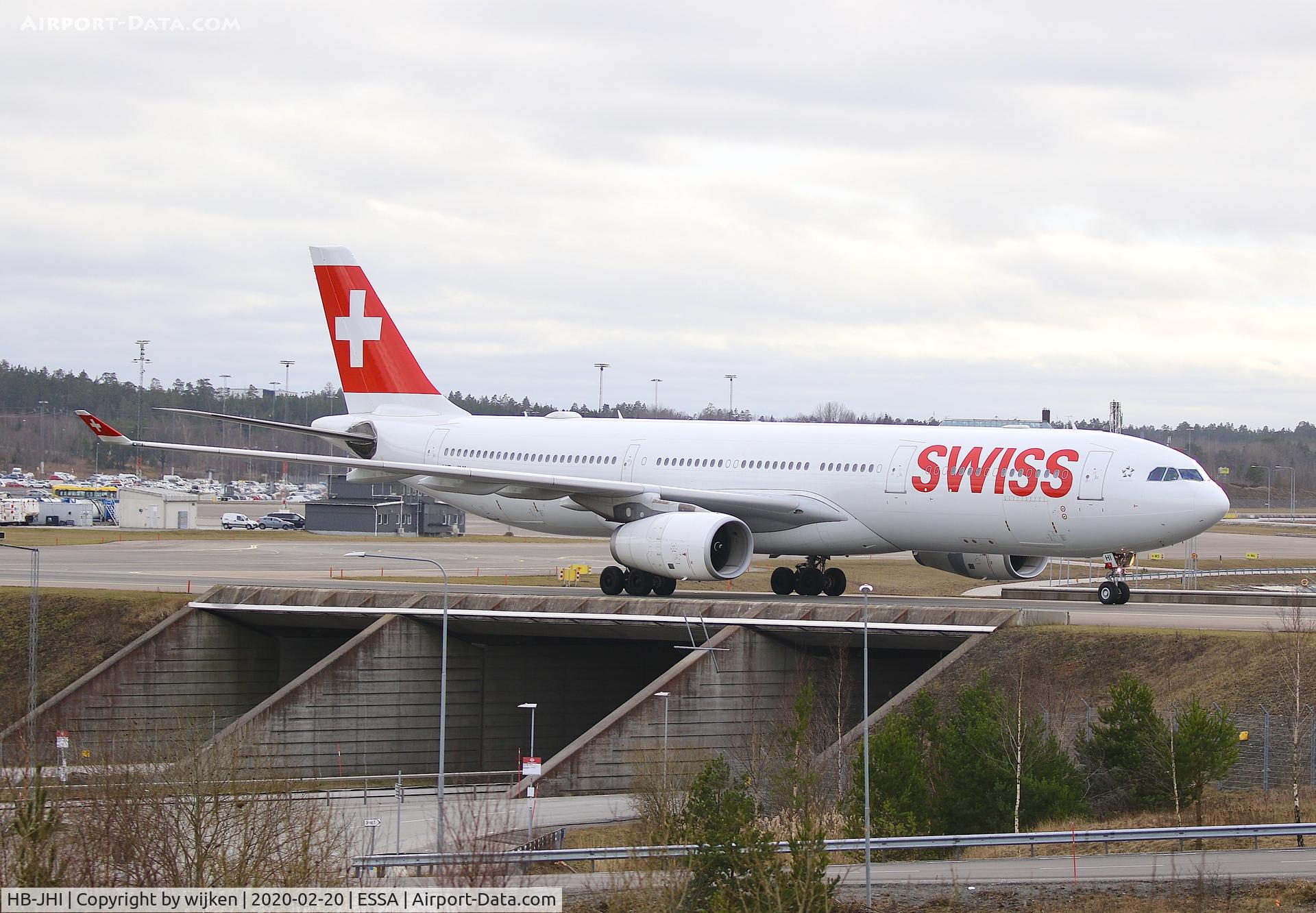 HB-JHI, 2010 Airbus A330-343X C/N 1181, Taxiway W