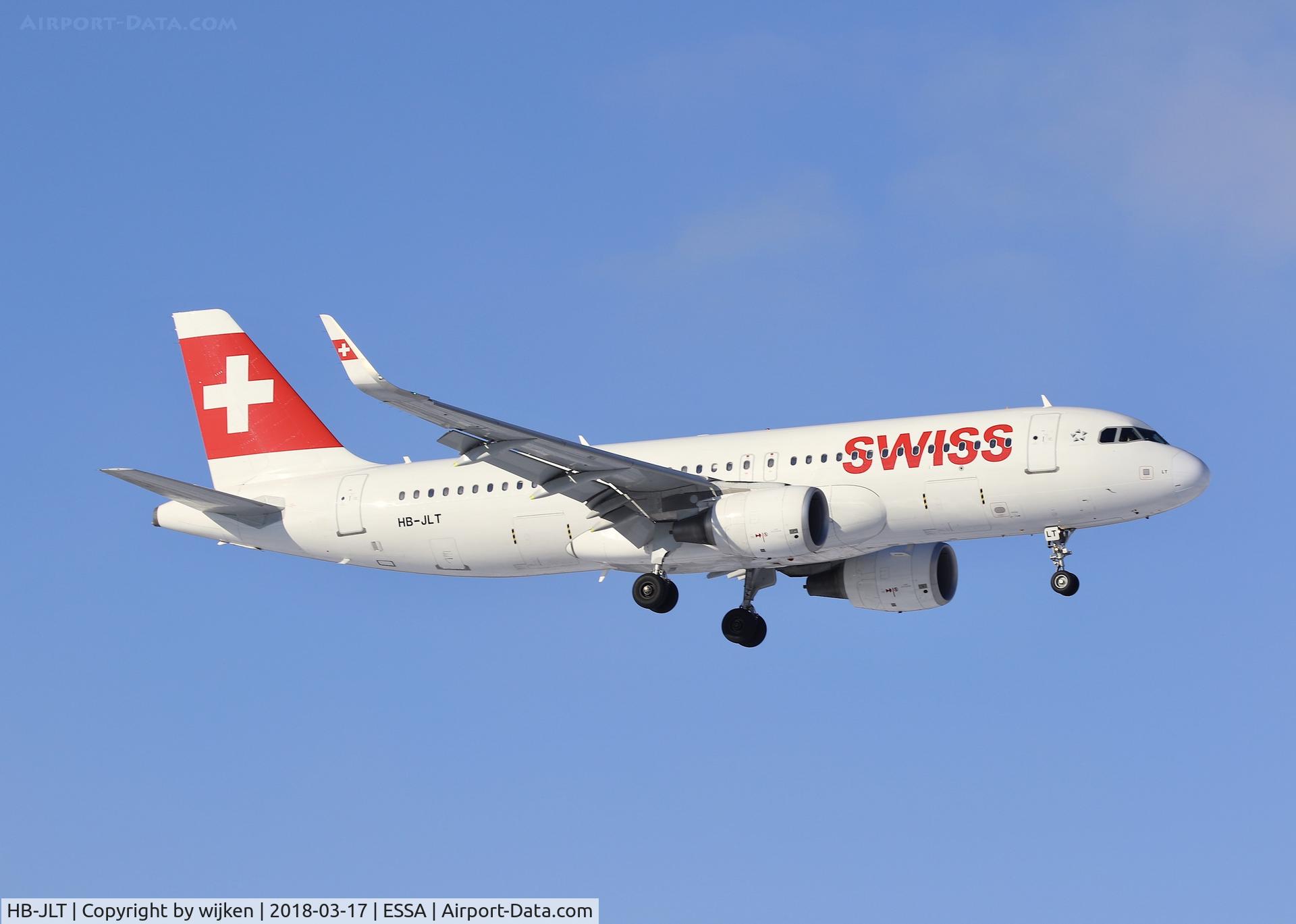 HB-JLT, 2013 Airbus A320-214 C/N 5518, RWY 01L