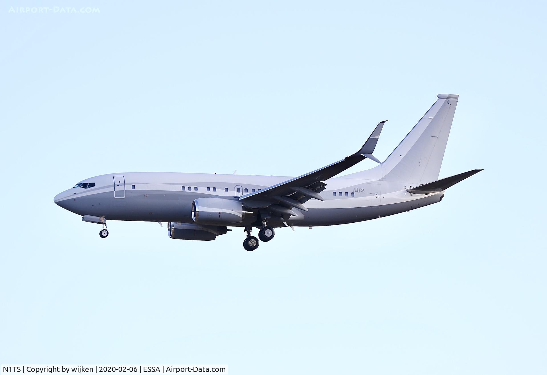 N1TS, 2010 Boeing 737-7JY BBJ C/N 39109, RWY 01L