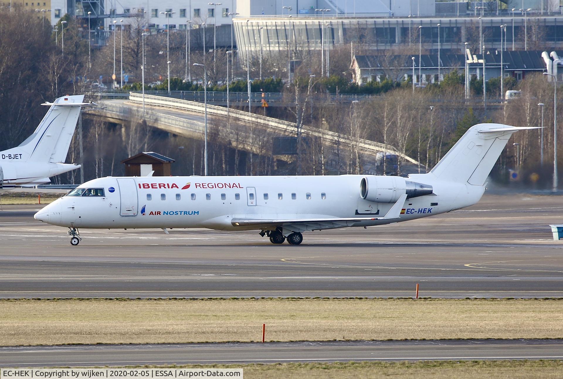 EC-HEK, 1999 Canadair CRJ-200ER (CL-600-2B19) C/N 7320, Ramp M