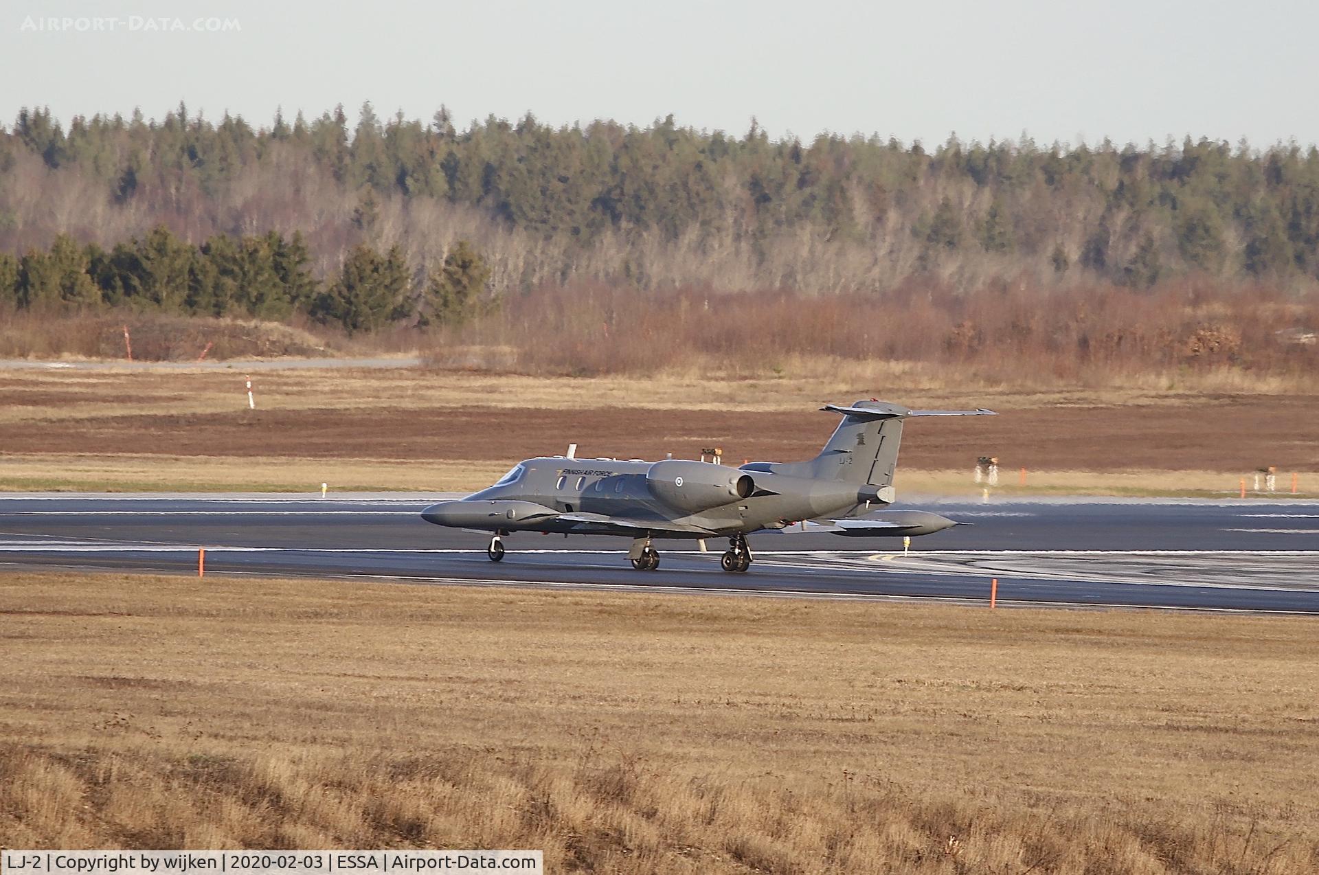 LJ-2, 1981 Gates Learjet 35A C/N 35A-451, RWY 01L