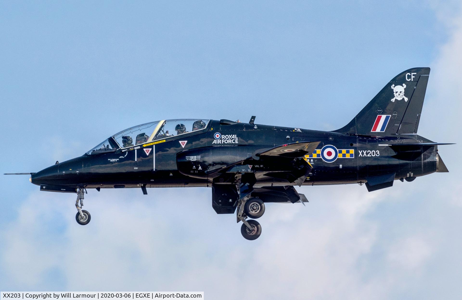 XX203, 1978 Hawker Siddeley Hawk T.1A C/N 050/312050, On short finals to RAF Leeming.