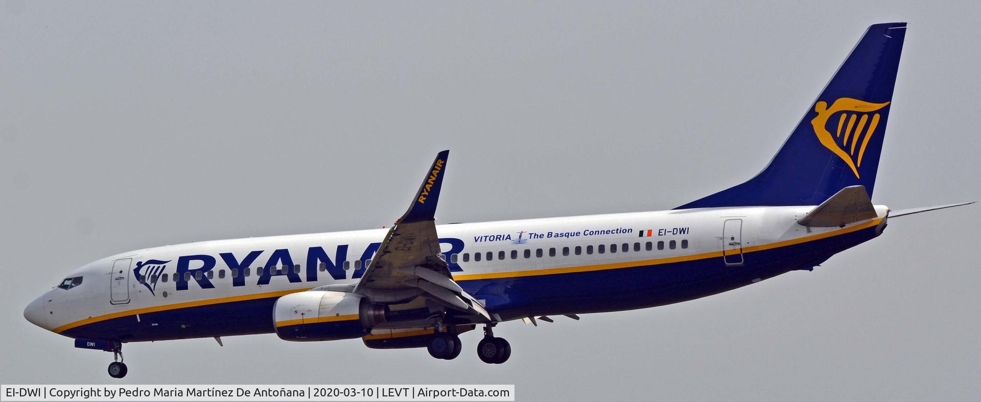 EI-DWI, 2007 Boeing 737-8AS C/N 33643, Aeropuerto de Foronda - Vitoria-Gasteiz - Euskadi - España