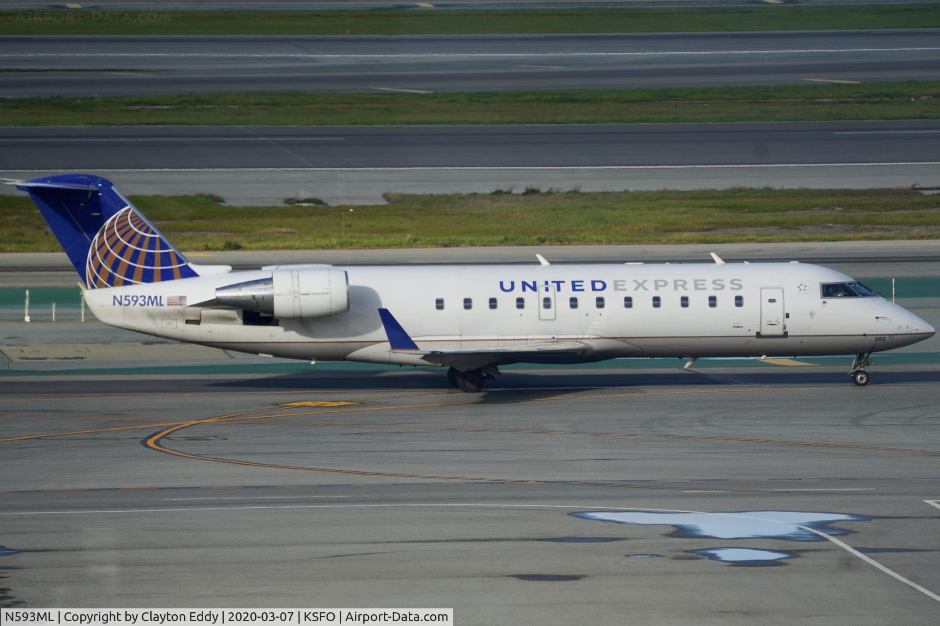 N593ML, 2001 Bombardier CRJ-200ER (CL-600-2B19) C/N 7465, Sky Terrace SFO 2020.