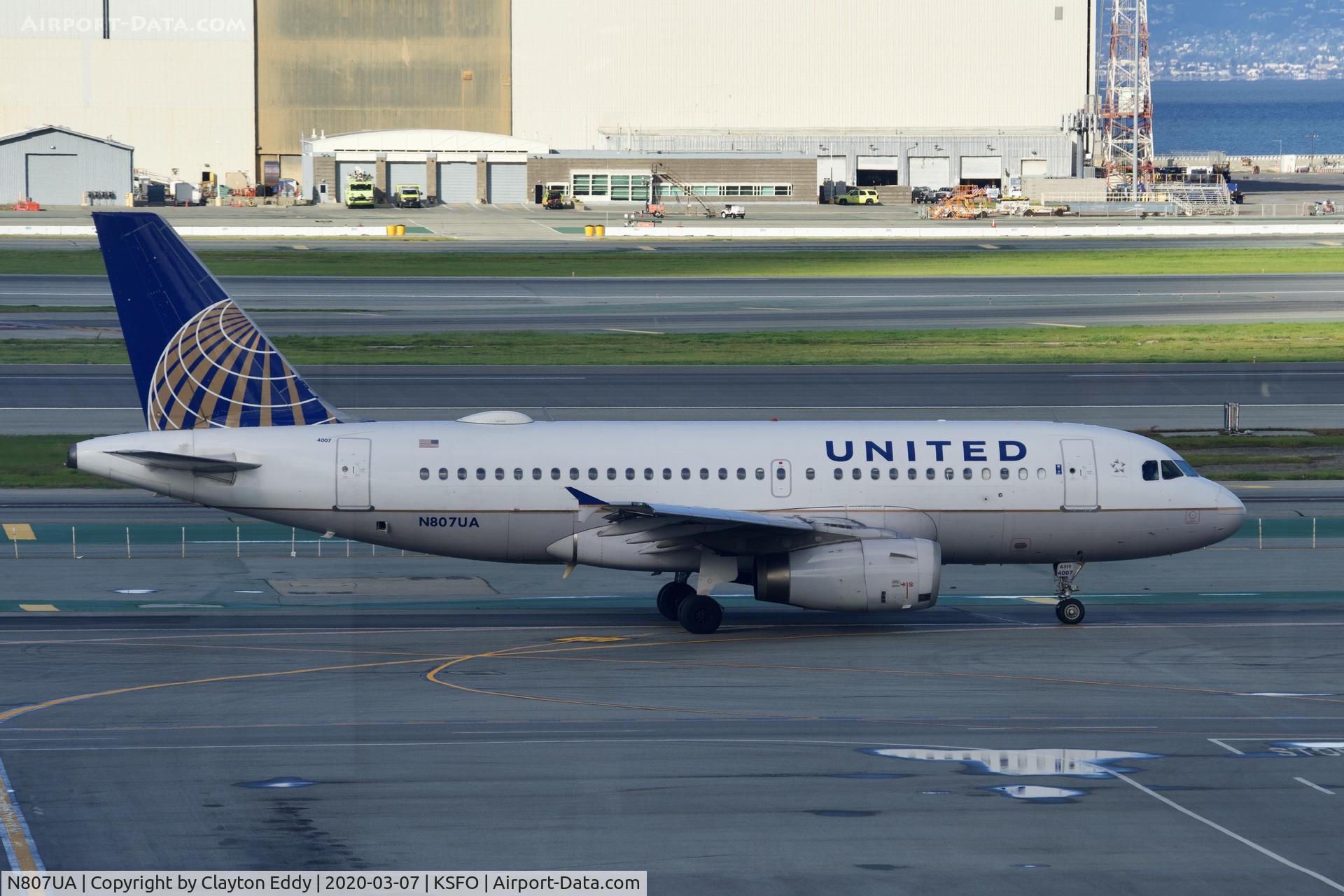 N807UA, 1998 Airbus A319-131 C/N 798, Sky Terrace SFO 2020.