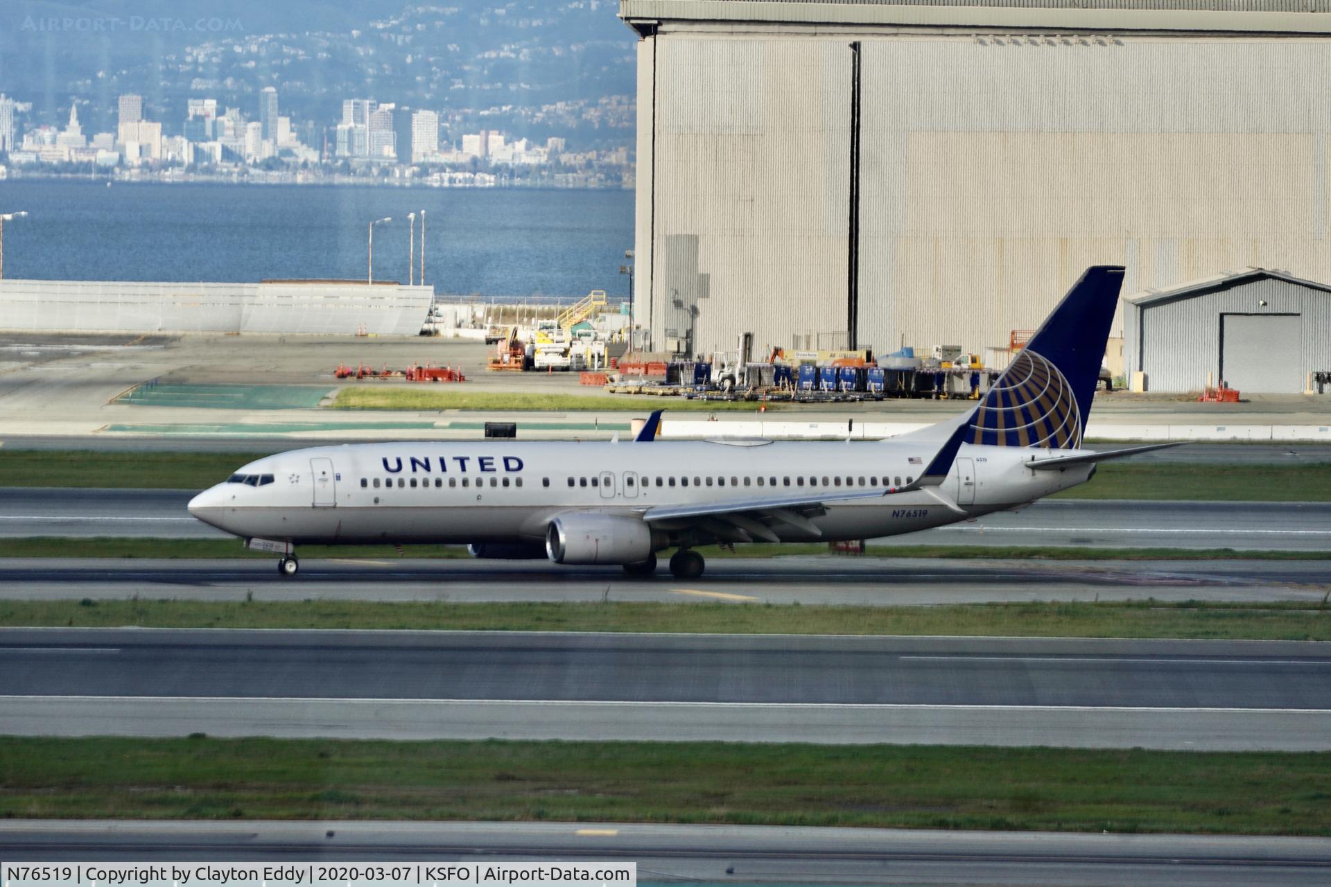 N76519, 2009 Boeing 737-824 C/N 30132, Sky Terrace SFO 2020.