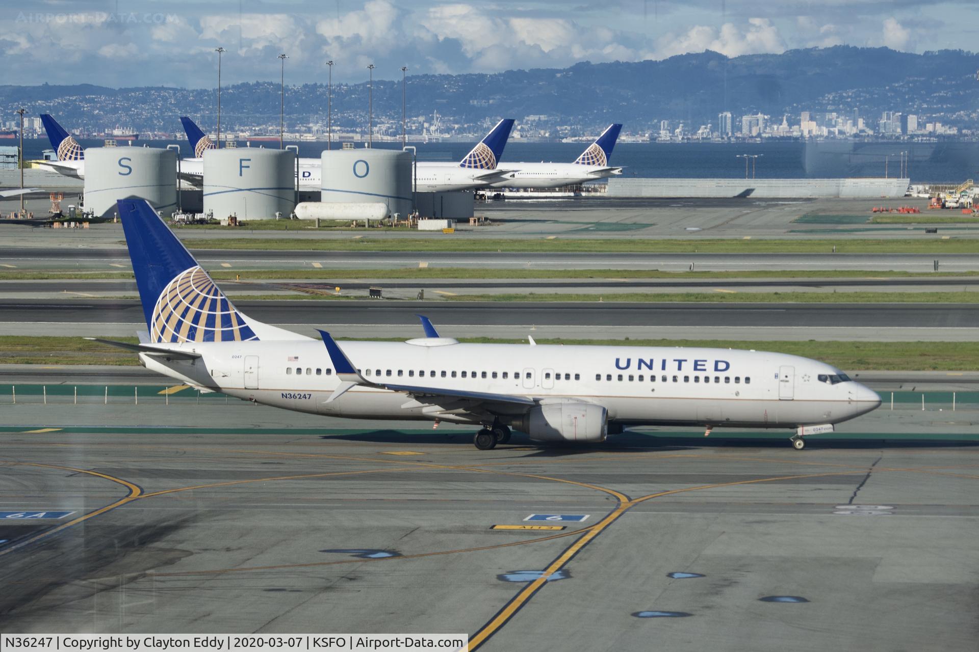 N36247, 1999 Boeing 737-824 C/N 28807, Sky Terrace SFO 2020.