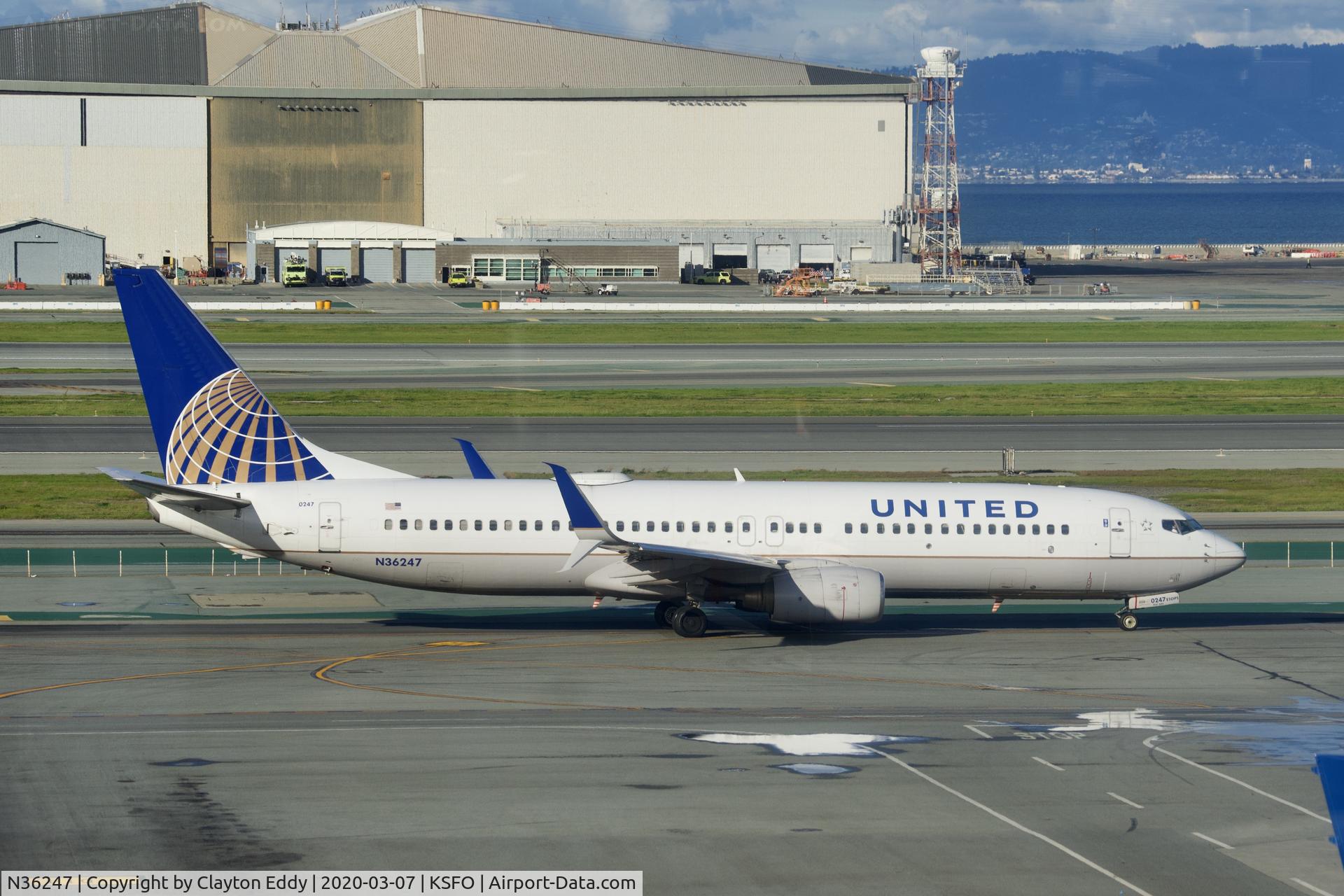 N36247, 1999 Boeing 737-824 C/N 28807, Sky Terrace SFO 2020.