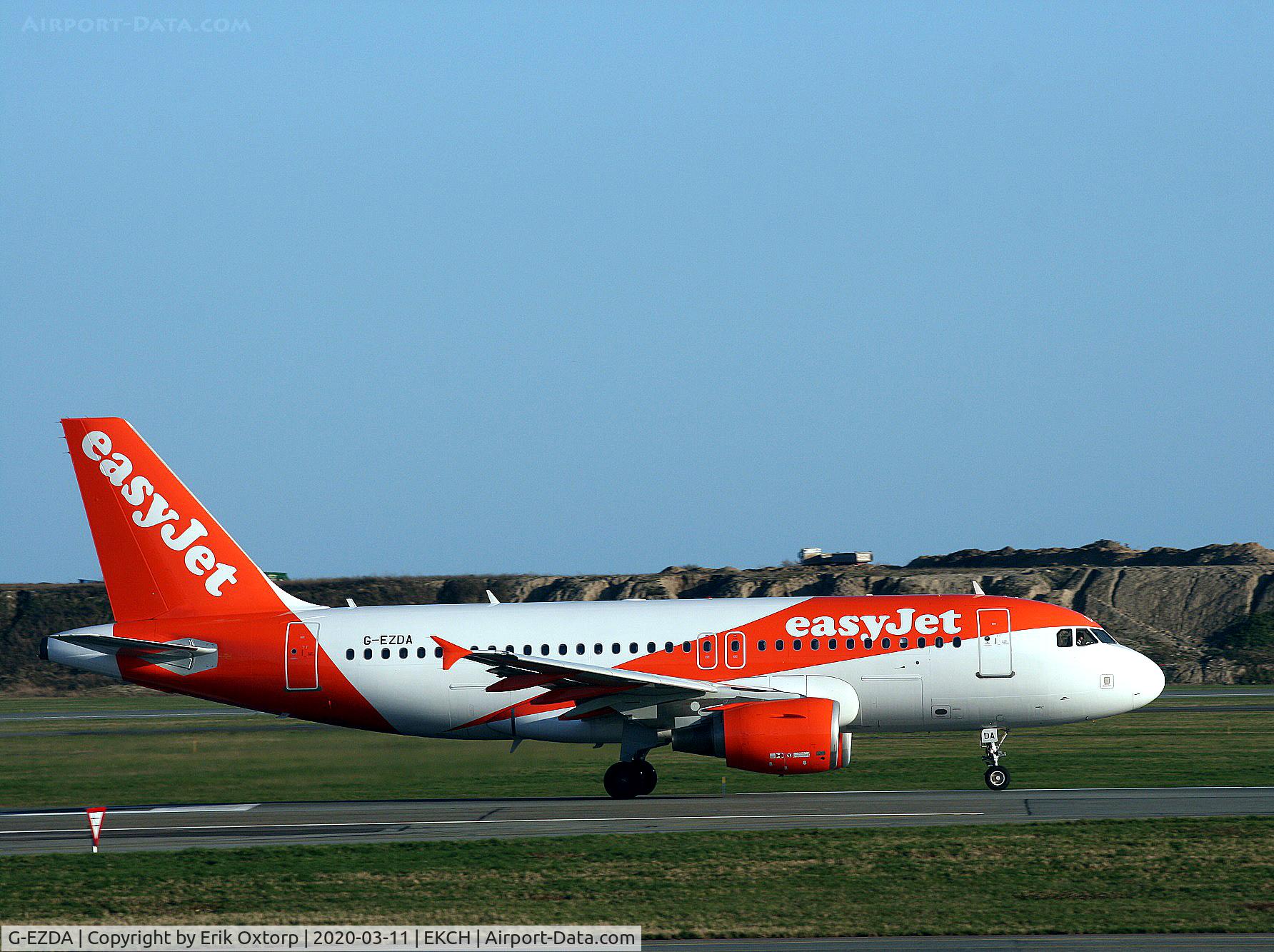 G-EZDA, 2008 Airbus A319-111 C/N 3413, G-EZDA taking off rw 22R