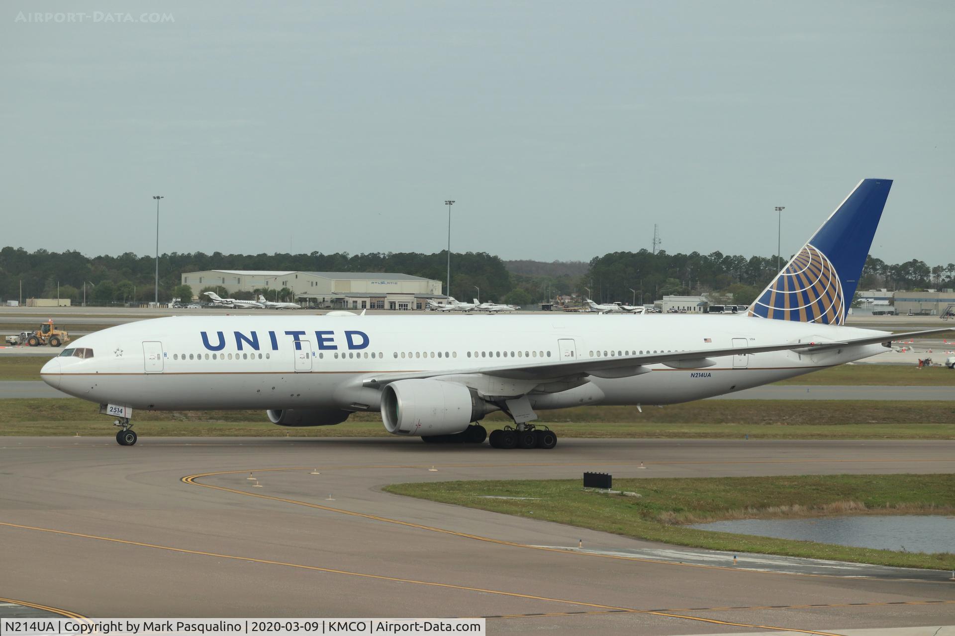 N214UA, 2000 Boeing 777-222 C/N 30220, Boeing 777-222