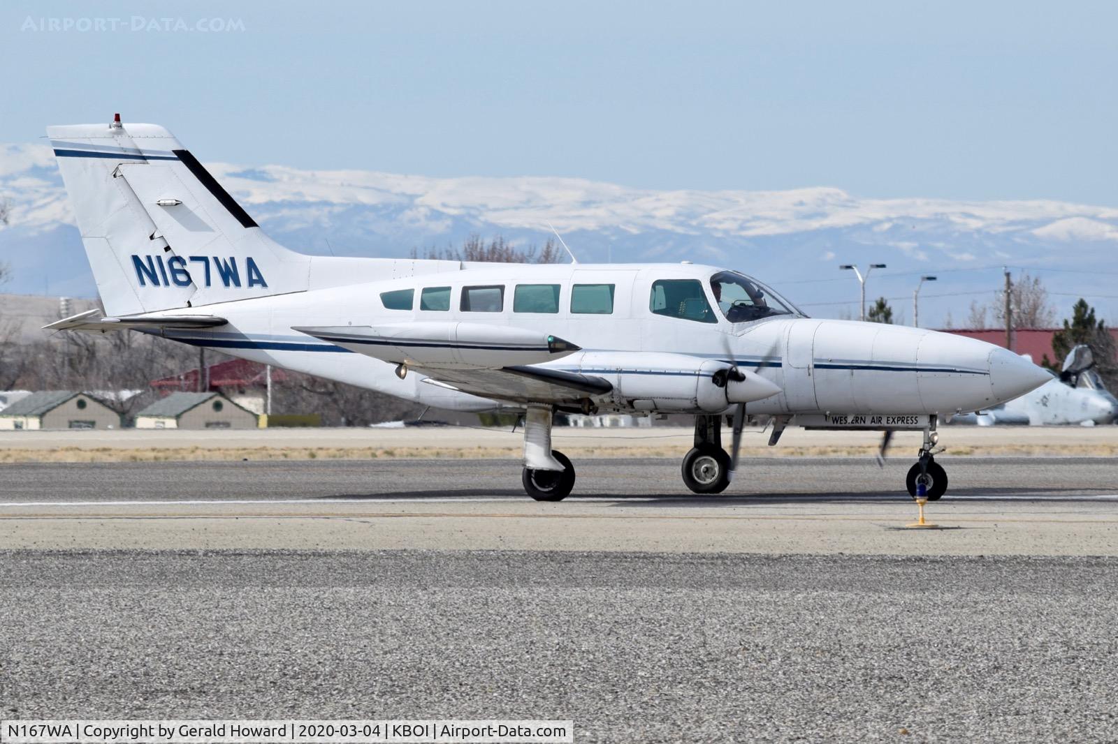 N167WA, 1976 Cessna 402B C/N 402B1044, Taxiing off 10L.