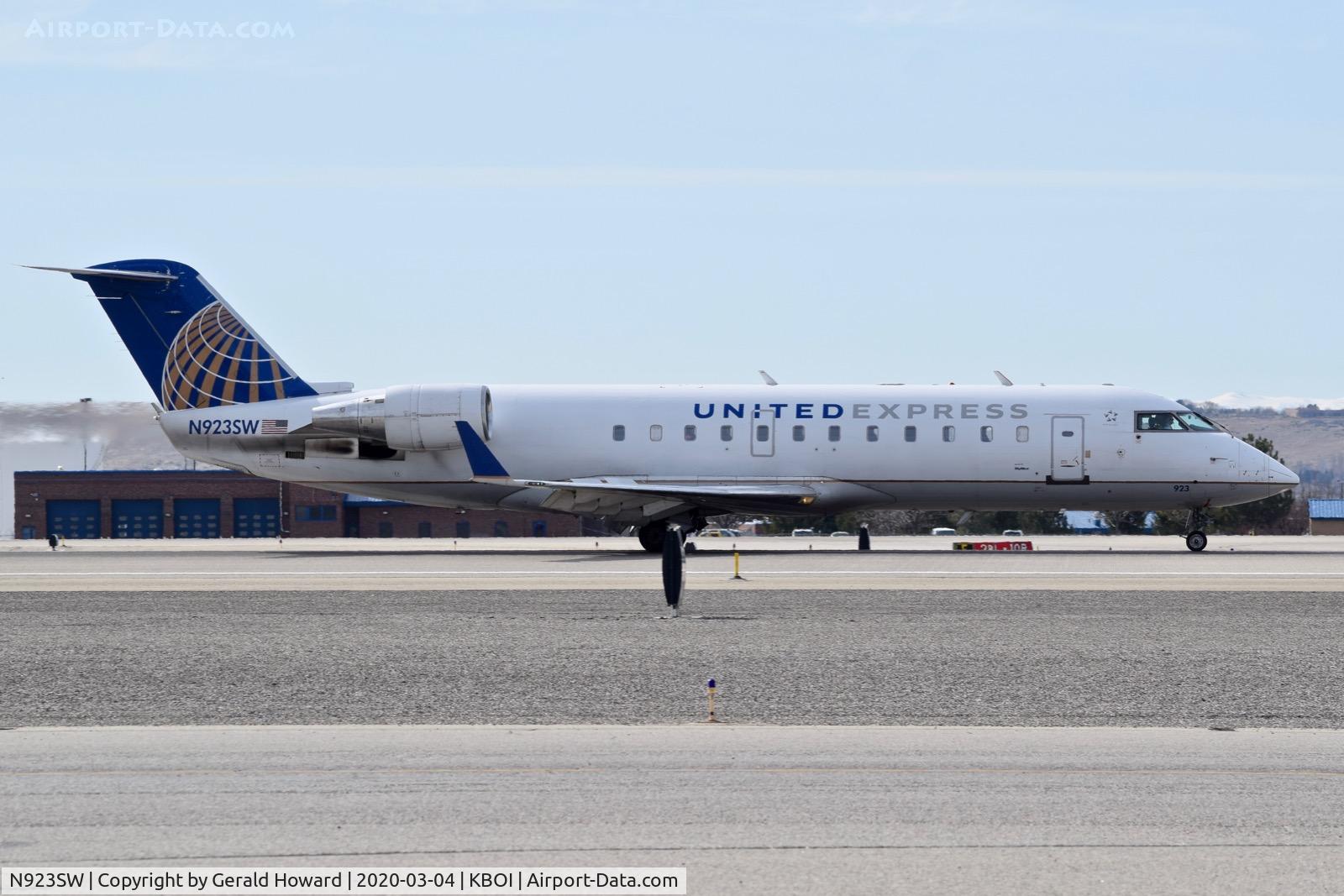 N923SW, 2002 Bombardier CRJ-200LR (CL-600-2B19) C/N 7664, Take off 28R.