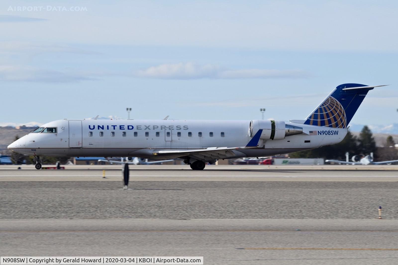 N908SW, 2001 Bombardier CRJ-200LR (CL-600-2B19) C/N 7540, Landing roll out on 10L.