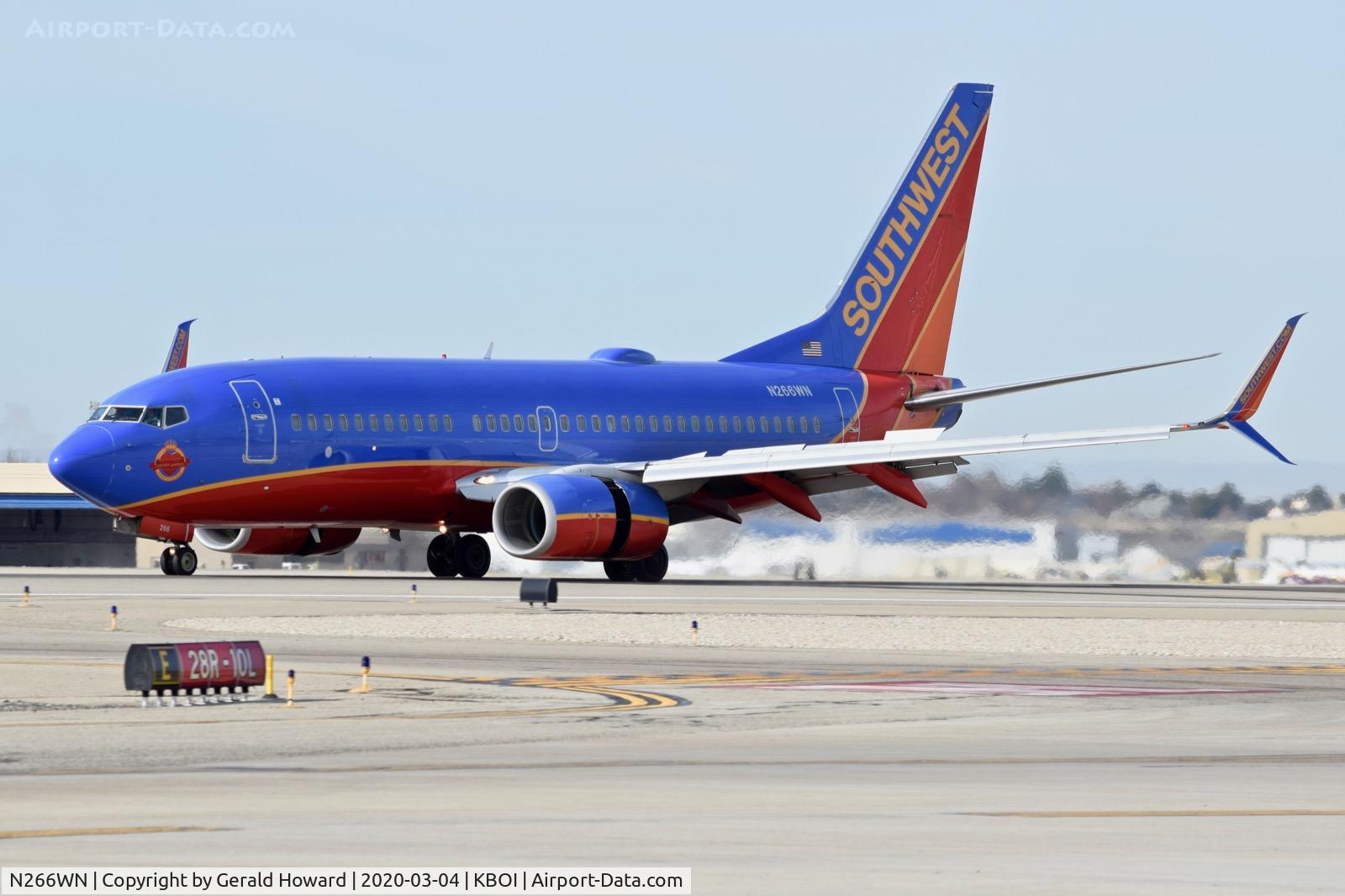 N266WN, 2007 Boeing 737-7H4 C/N 32523, Landing 10L.