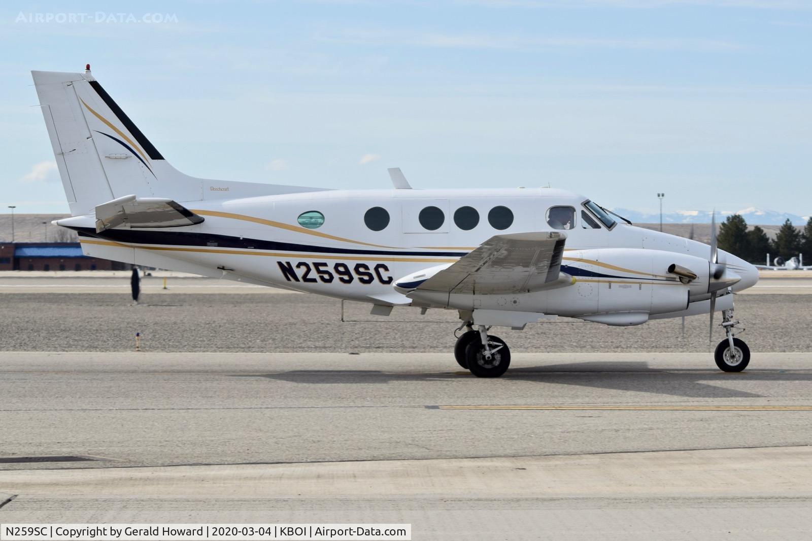 N259SC, 1973 Beech E90 King Air C/N LW-17, Taxiing on Alpha.