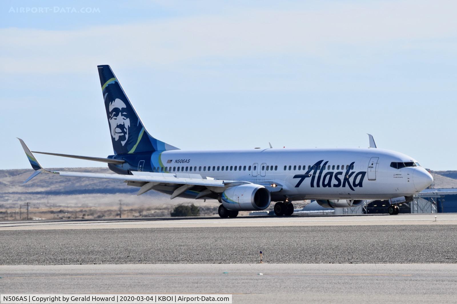 N506AS, 2008 Boeing 737-890 C/N 35690, Landing 28R.
