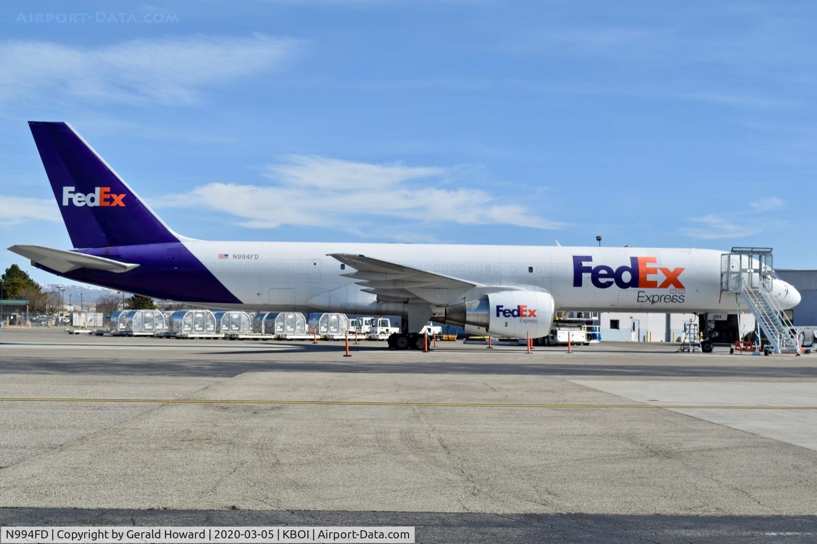 N994FD, 1992 Boeing 757-23A C/N 25490, Parked on the Fed Ex ramp.