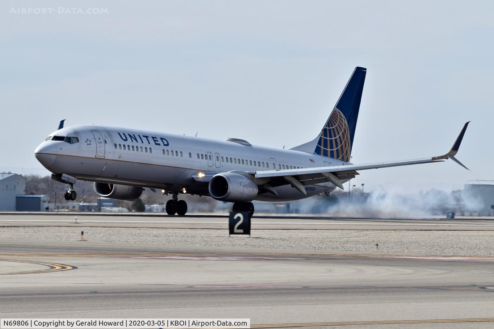 N69806, 2013 Boeing 737-924/ER C/N 42742, Landing 10L.