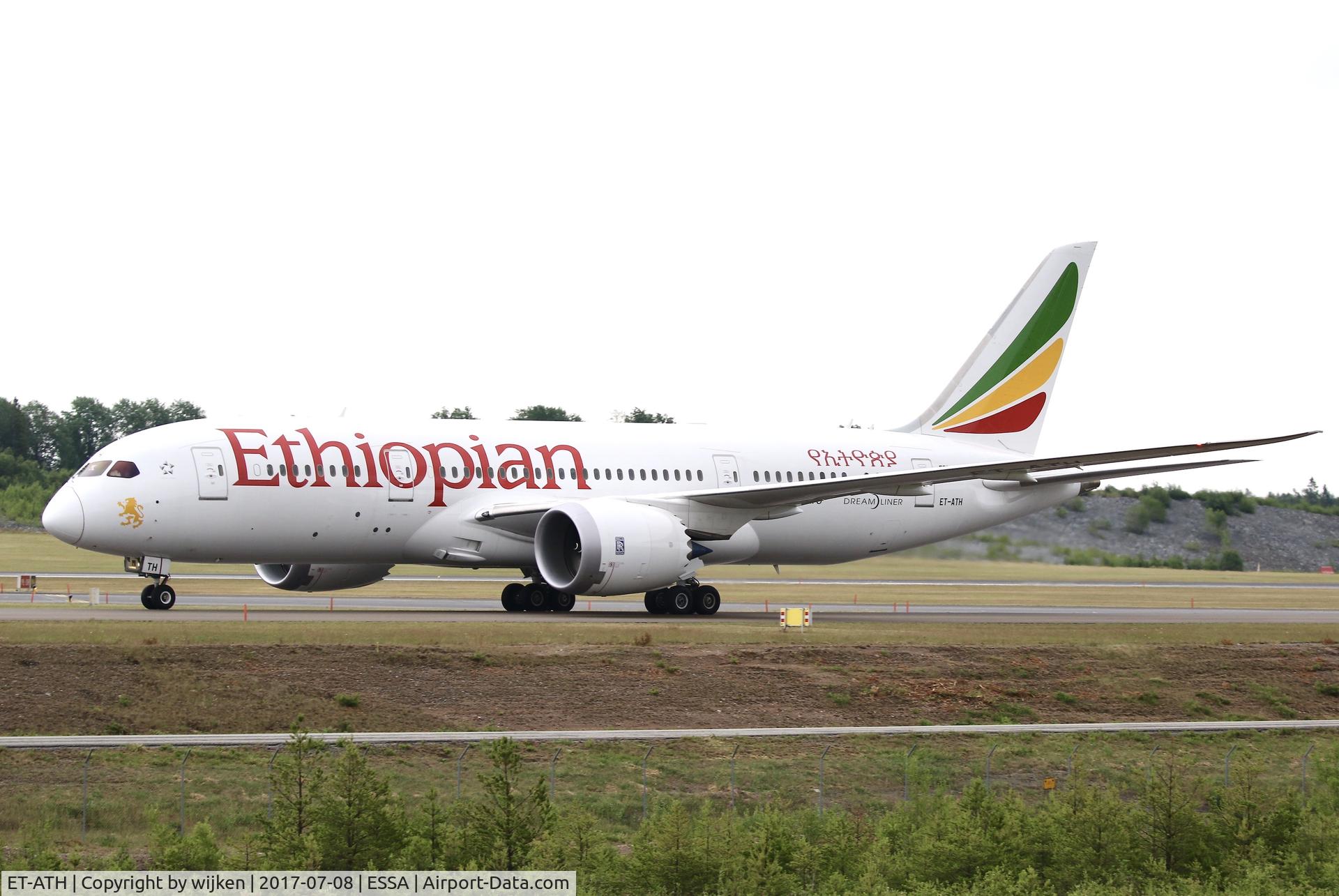 ET-ATH, 2016 Boeing 787-8 Dreamliner C/N 38475, Taxiway W