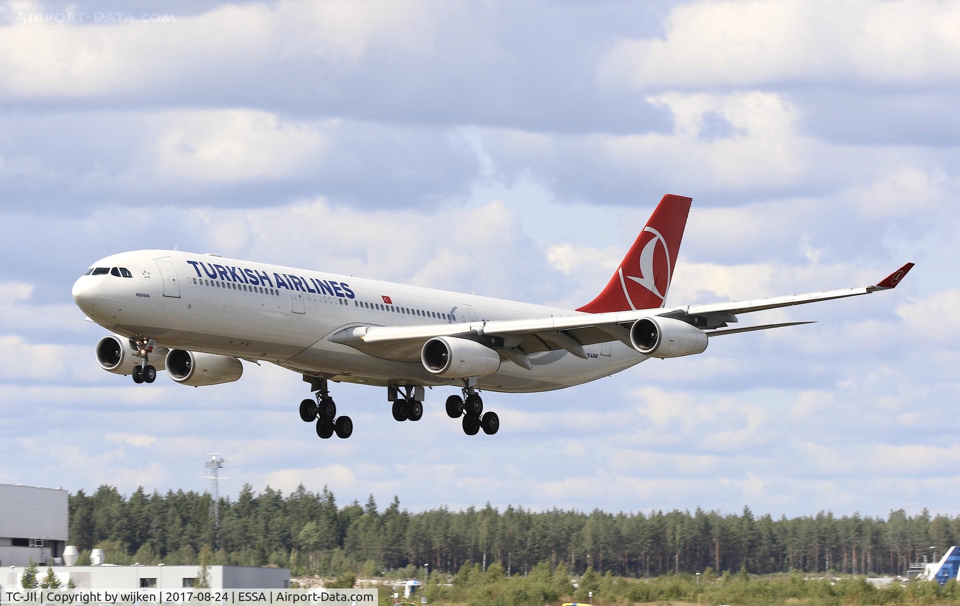TC-JII, 2000 Airbus A340-313 C/N 331, RWY 19L