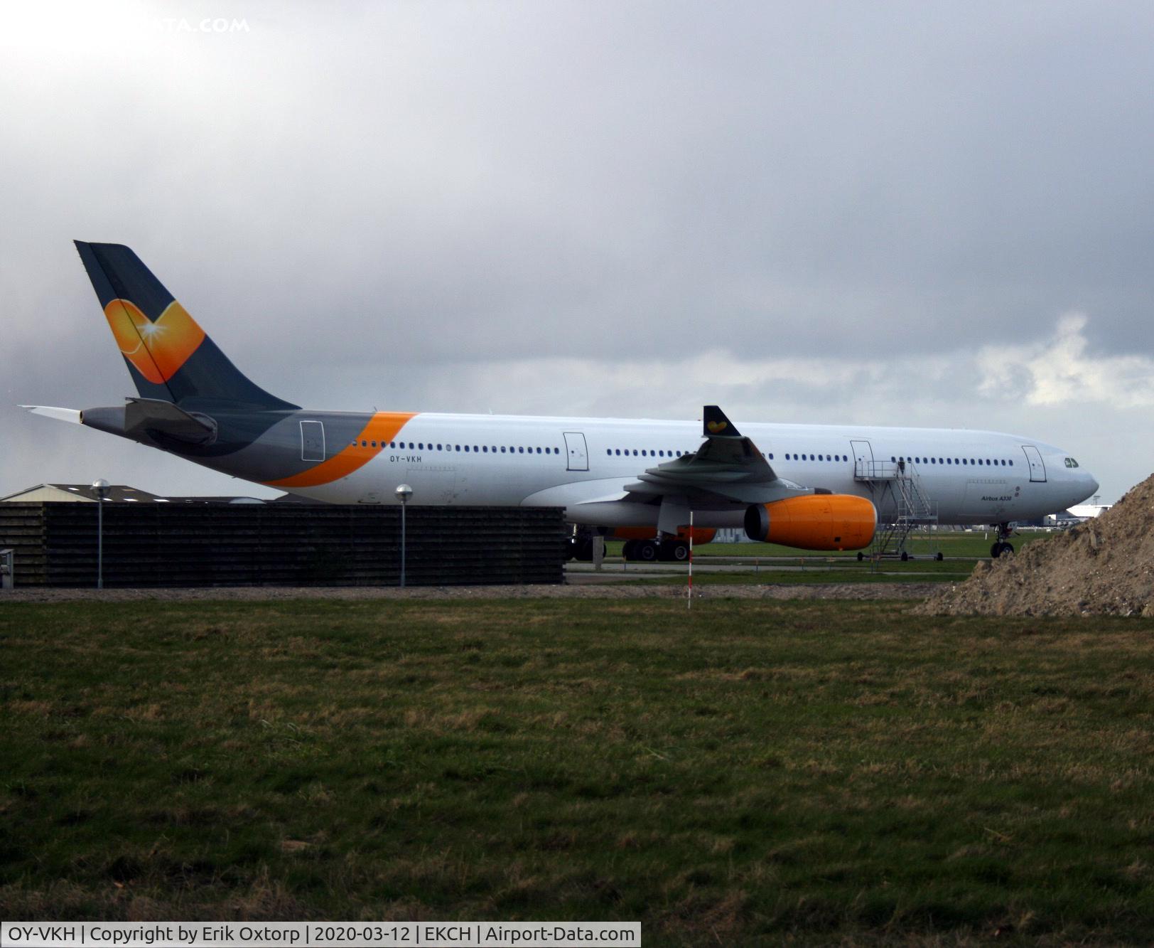 OY-VKH, 2000 Airbus A330-343X C/N 356, OY-VKH in CPH. Now without Thomas Cook titles.