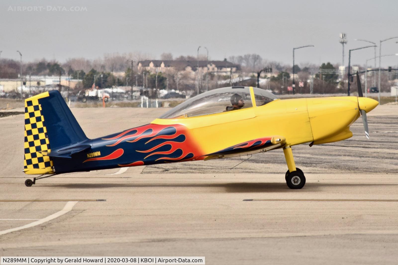 N289MM, 2006 Vans RV-8 C/N 81934, Taxiing onto the north GA ramp.