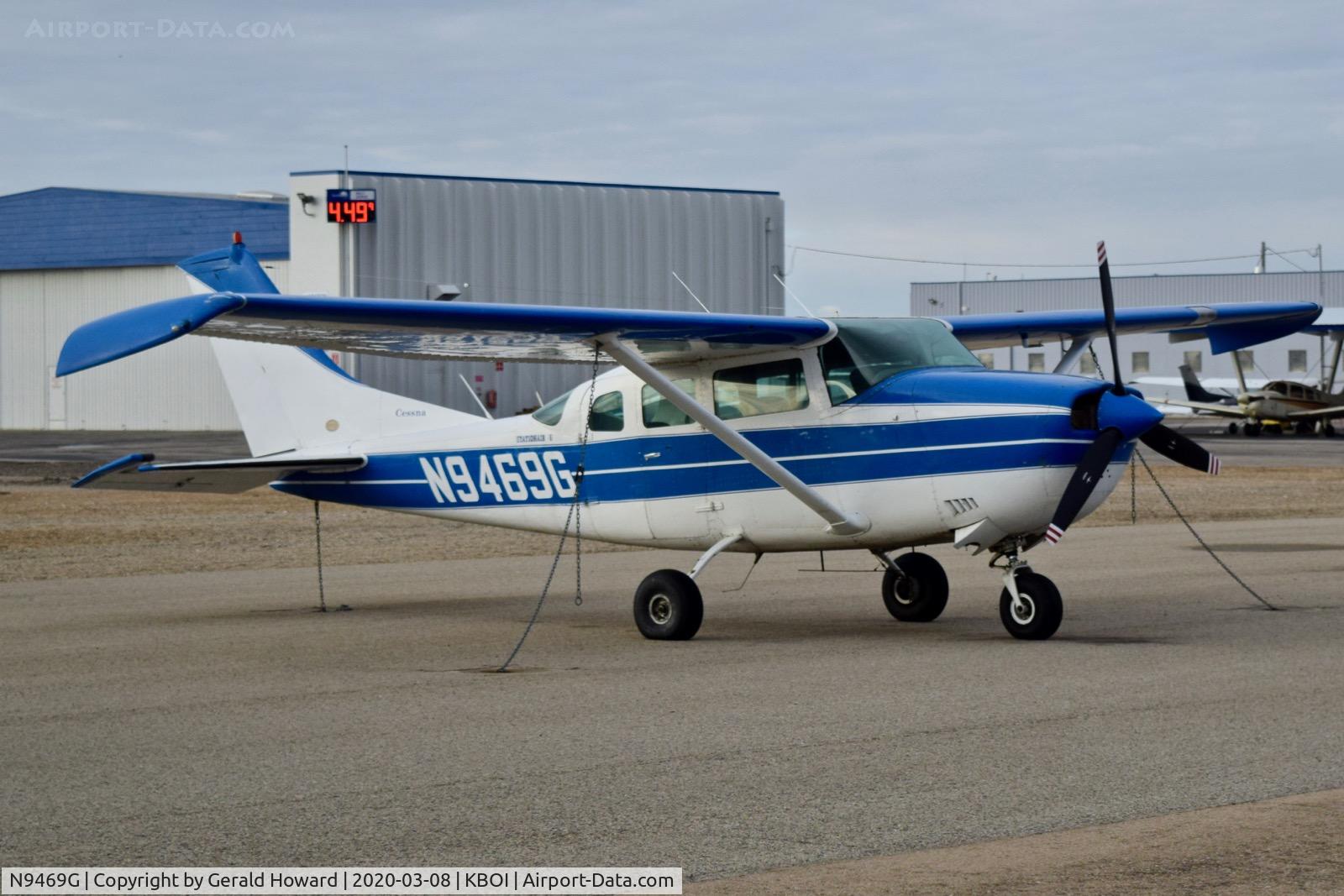 N9469G, 1971 Cessna U206E Stationair C/N U20601669, Parked on the north GA ramp.