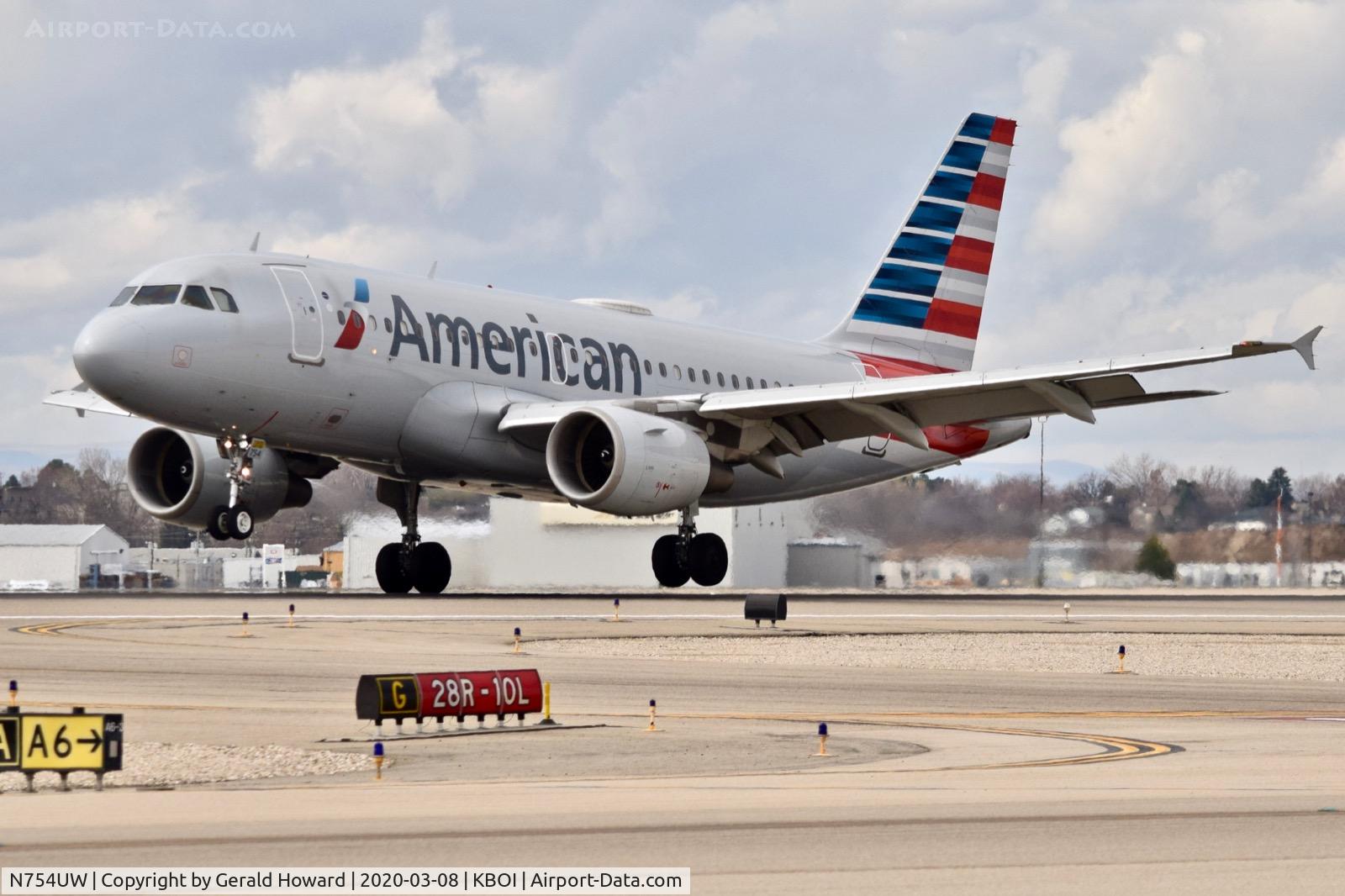 N754UW, 2000 Airbus A319-112 C/N 1328, Landing 10L.