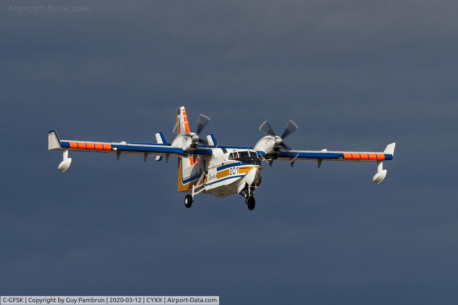 C-GFSK, 1986 Canadair CL-215-V (CL-215-1A10) C/N 1085, Short final