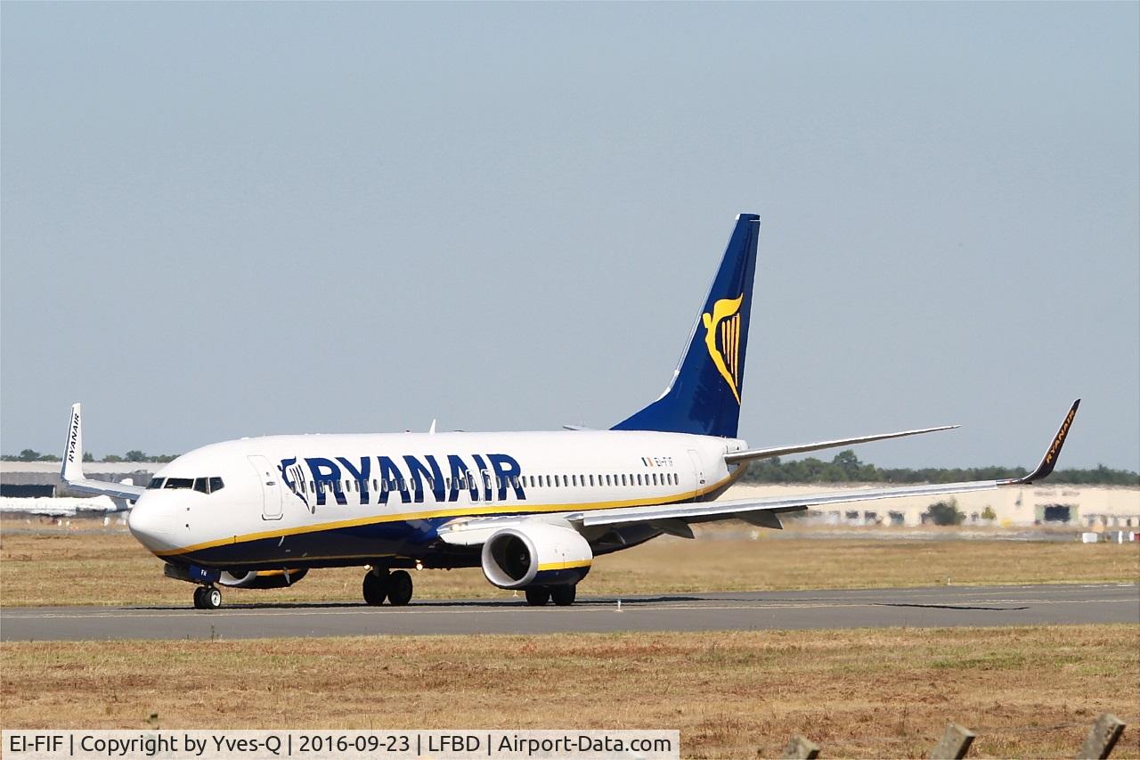 EI-FIF, 2015 Boeing 737-8AS C/N 44696, Boeing 737-8AS, Taxiing to holding point Delta rwy 05, Bordeaux Mérignac airport (LFBD-BOD)