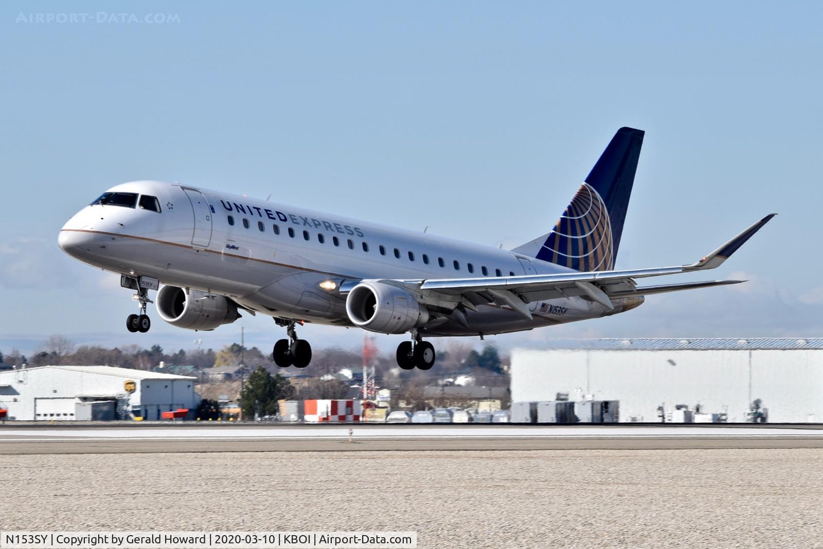 N153SY, 2016 Embraer 175LR (ERJ-170-200LR) C/N 17000553, Landing 10L.