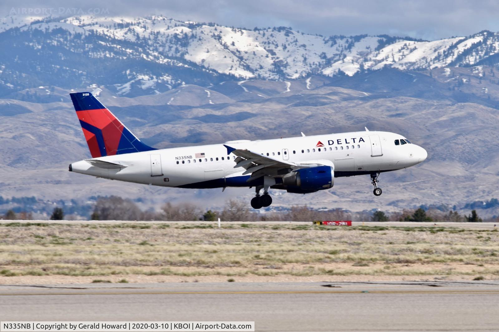 N335NB, 2002 Airbus A319-114 C/N 1662, Landing 10R.