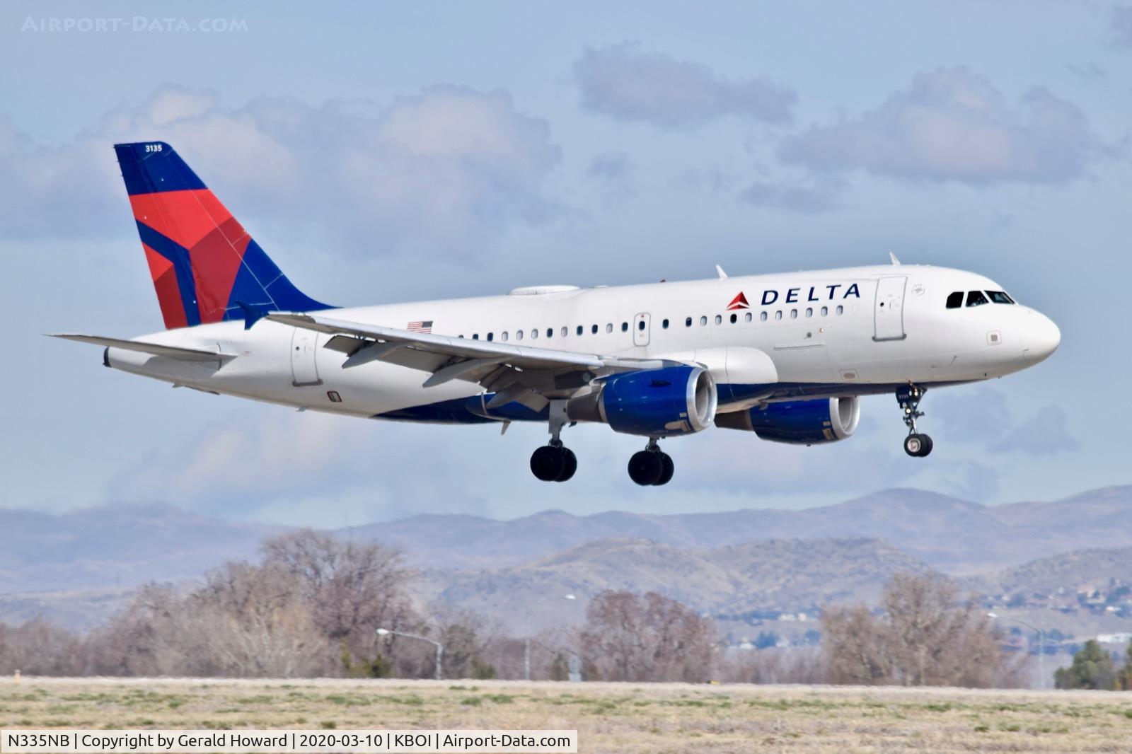 N335NB, 2002 Airbus A319-114 C/N 1662, Landing 10R.