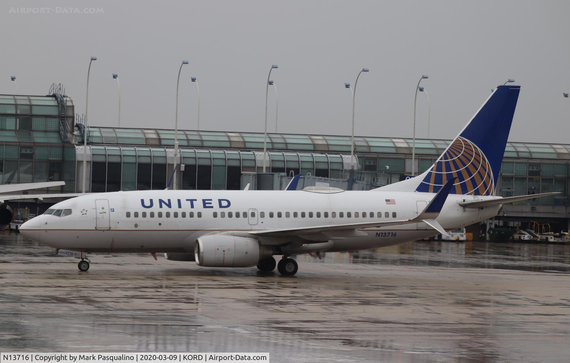 N13716, 1998 Boeing 737-724 C/N 28787, Boeing 737-724
