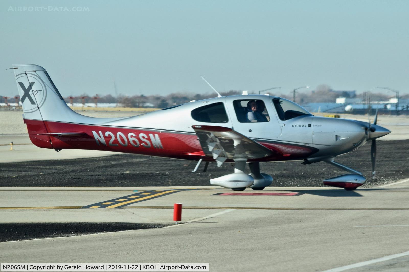 N206SM, 2009 Cirrus SR22T C/N 0171, Taxiing onto the north GA ramp.