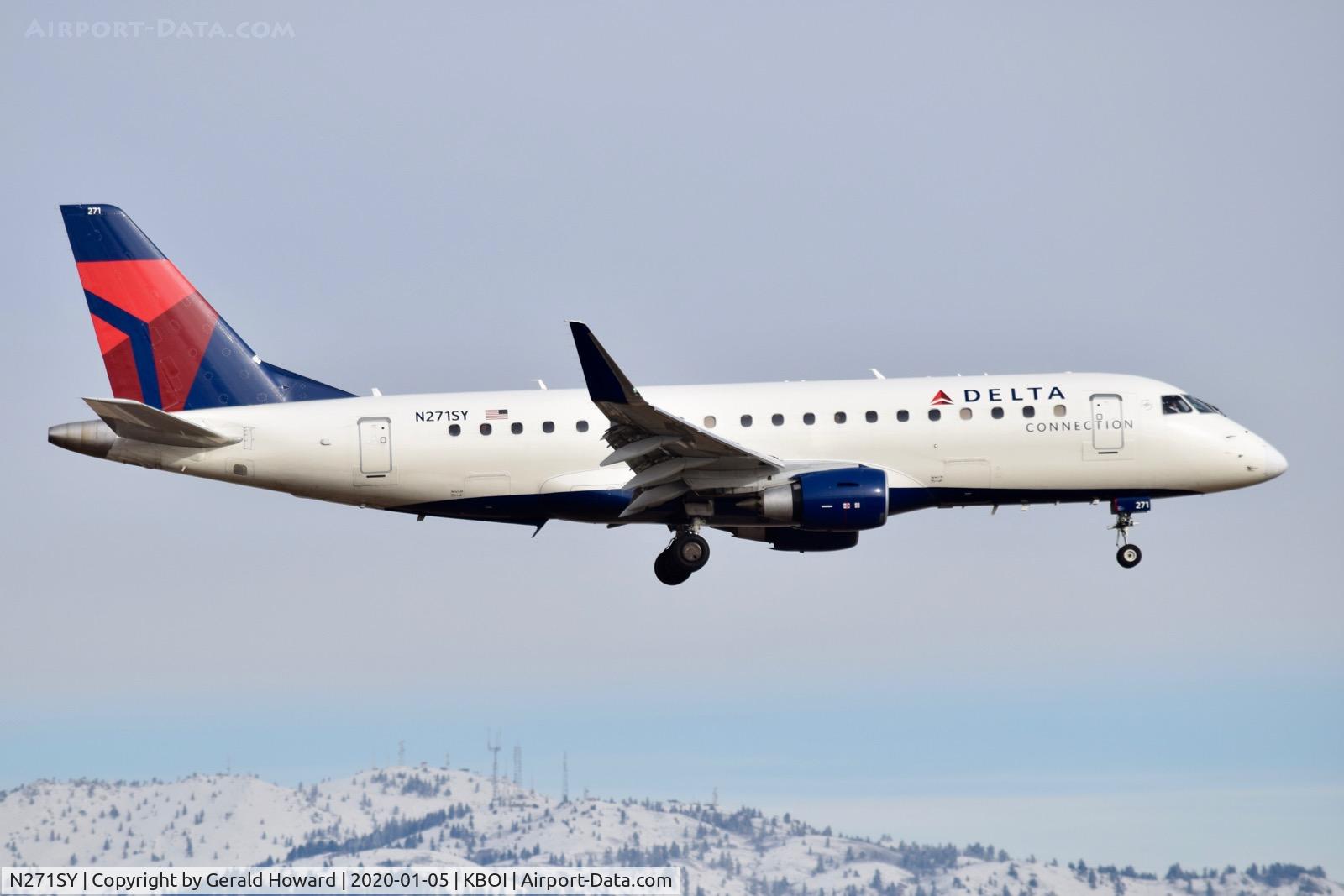 N271SY, 2018 Embraer 175LR (ERJ-170-200LR) C/N 17000729, Landing 10L.