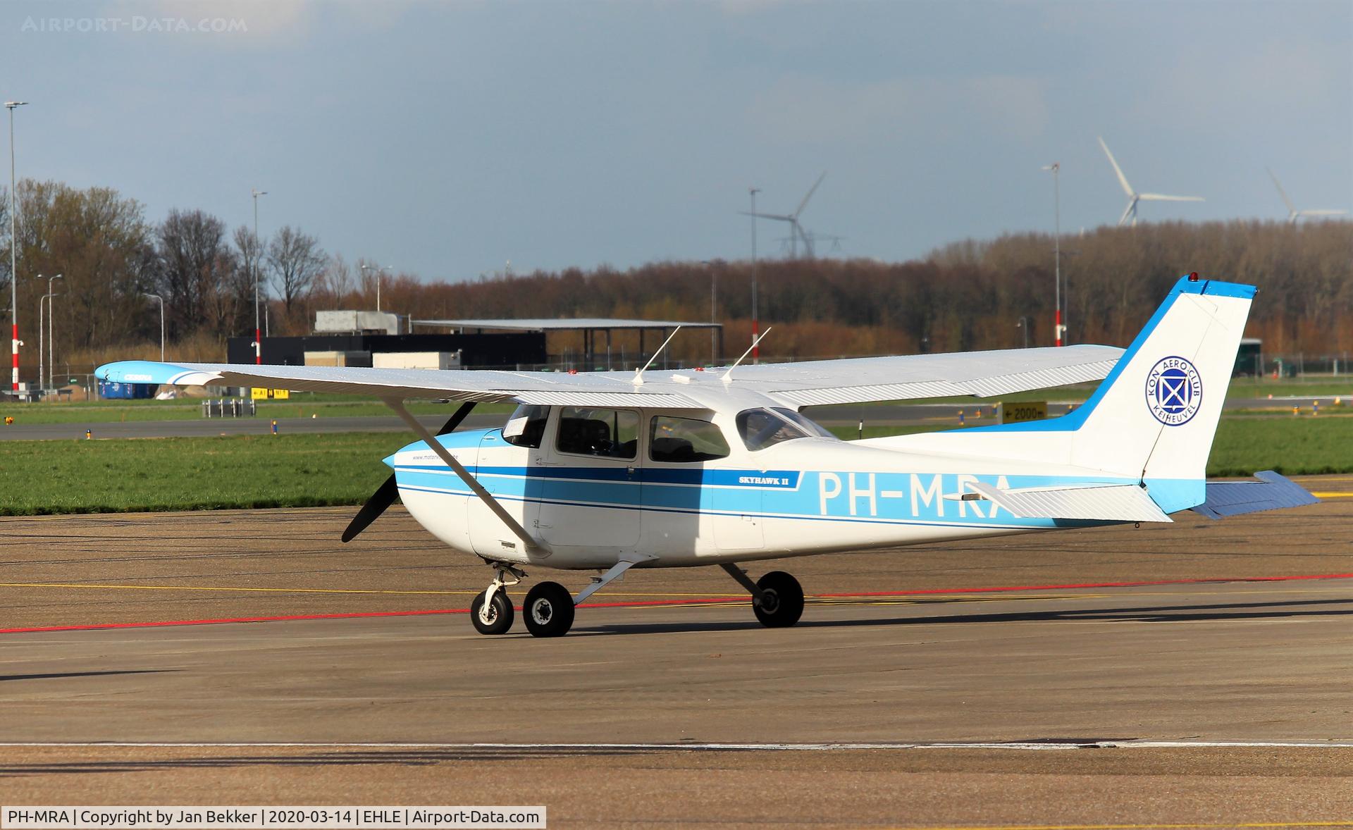 PH-MRA, Cessna 172M Skyhawk II C/N 17266964, Lelystad Airport