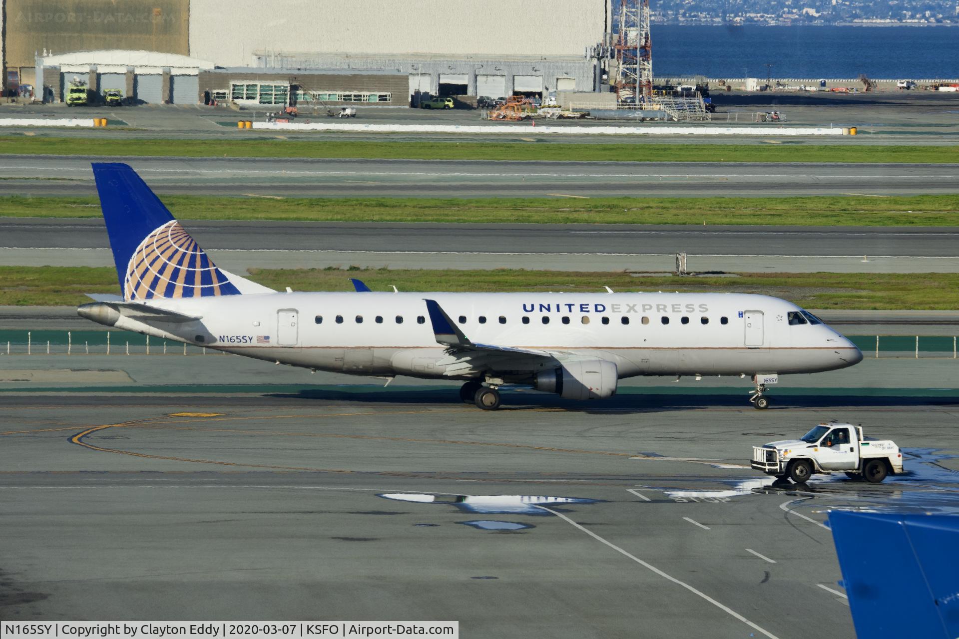 N165SY, 2016 Embraer 175LR (ERJ-170-200LR) C/N 17000613, Sky Terrace SFO 2020.