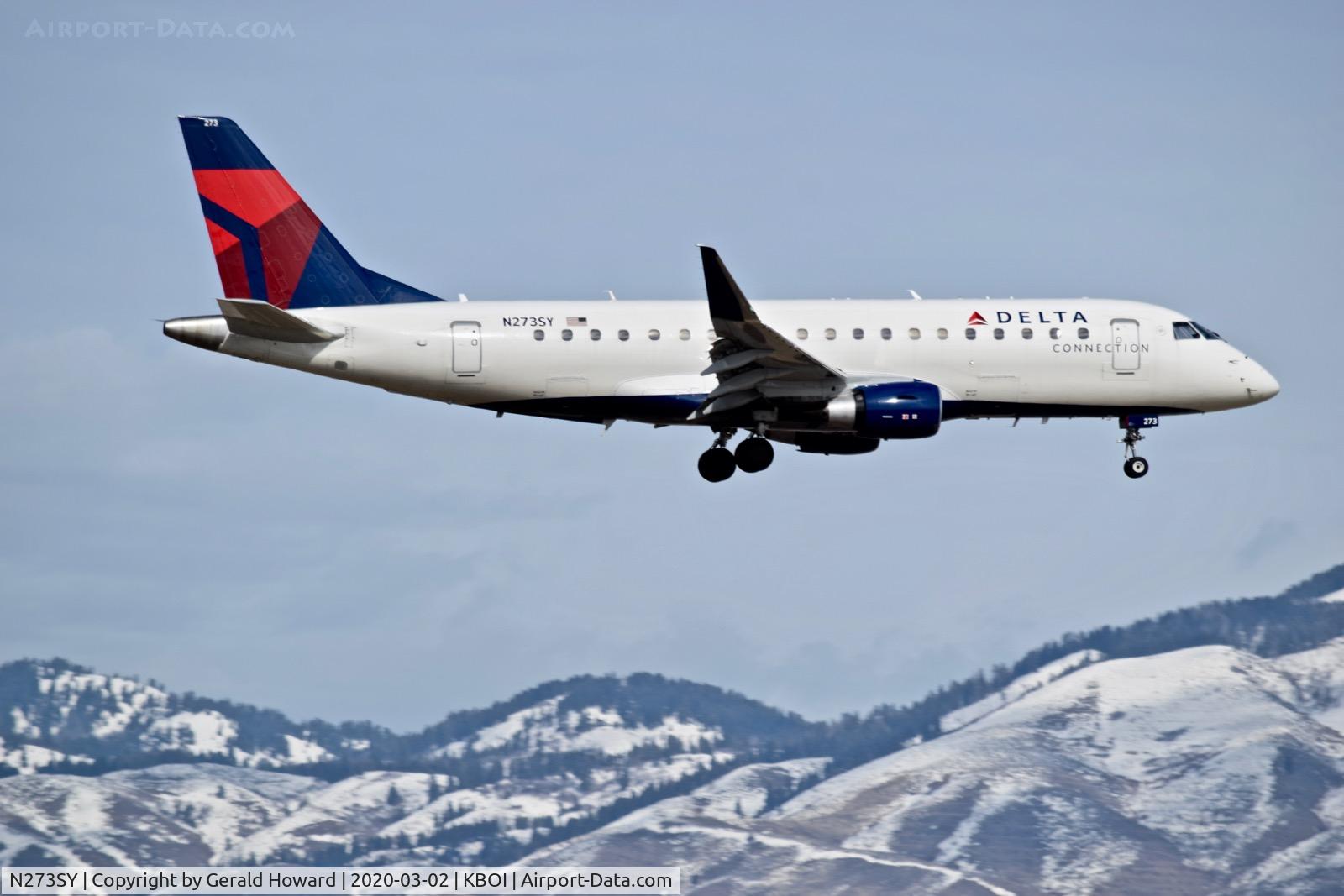 N273SY, 2018 Embraer 175LR (ERJ-170-200LR) C/N 17000735, Landing 10L.