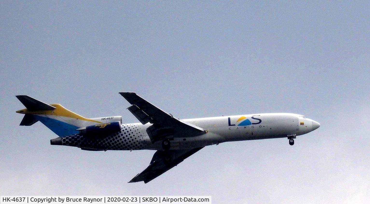 HK-4637, 1983 Boeing 727-2S2F C/N 22928, On approach to Bogato International Airport over the city's Botanical Gardens