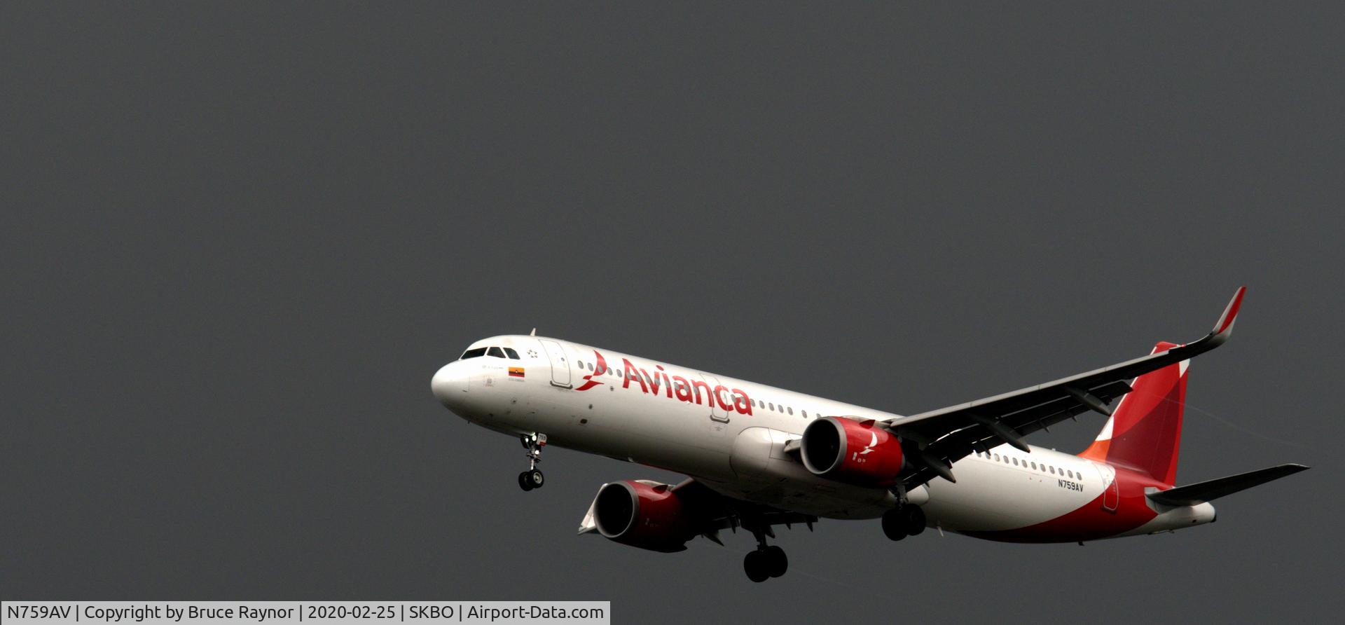 N759AV, 2017 Airvus A321-253N C/N 7770, On final approach over Bogota's Botanical Gardens