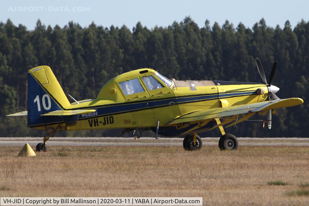 VH-JID, 2009 Air Tractor AT802 C/N 802-0341, waiting for the call