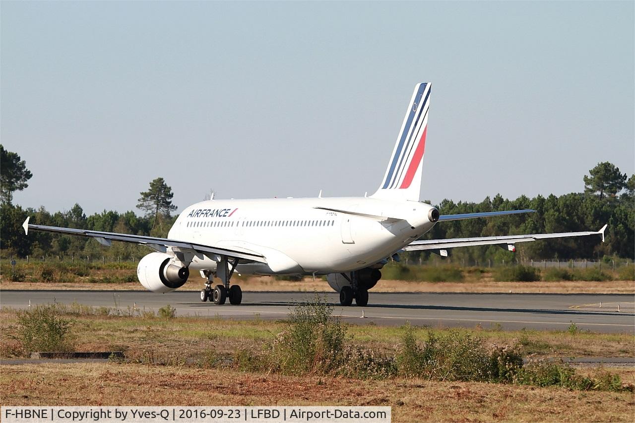 F-HBNE, 2011 Airbus A320-214 C/N 4664, Airbus A320-214, Lining up rwy 05, Bordeaux Mérignac airport (LFBD-BOD)