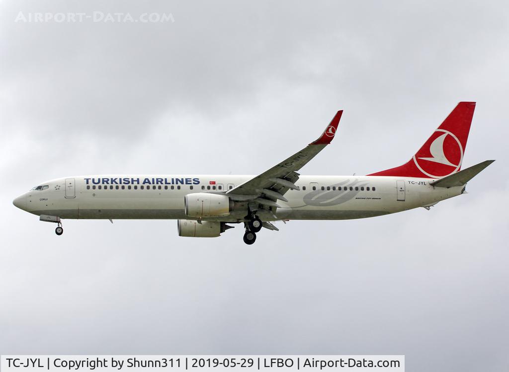 TC-JYL, 2015 Boeing 737-9F2/ER C/N 42010, Landing rwy 32L