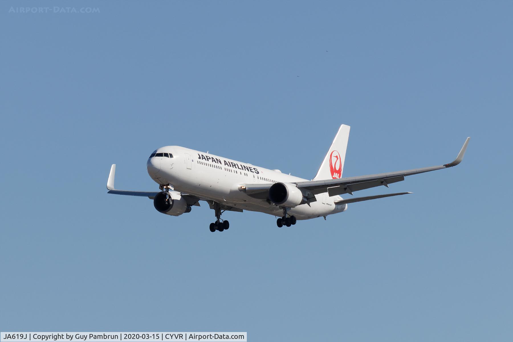 JA619J, 2008 Boeing 767-346/ER C/N 37550, Landing