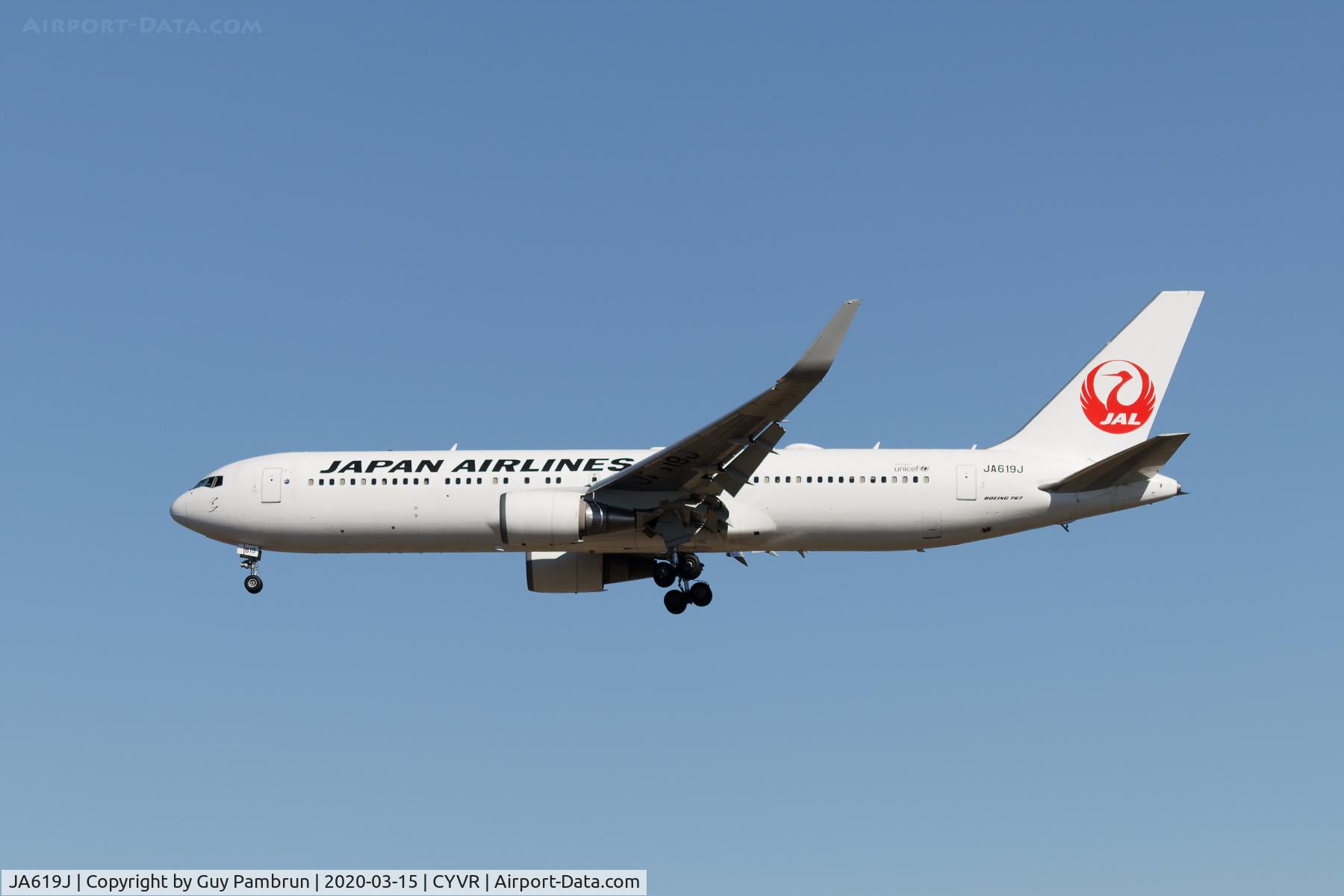 JA619J, 2008 Boeing 767-346/ER C/N 37550, Landing